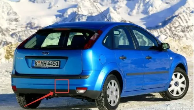 Ford Focus II HB (04-08) - Заглушка крюка задняя - миниатюра 3