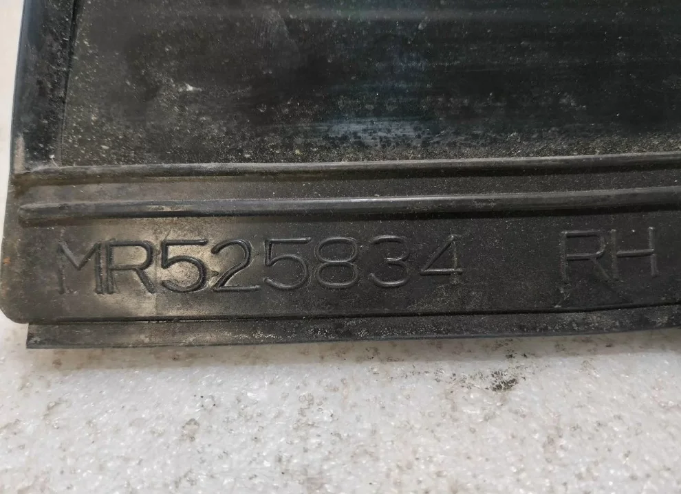 Mitsubishi Lancer 9 - Стекло заднее правое - миниатюра 3