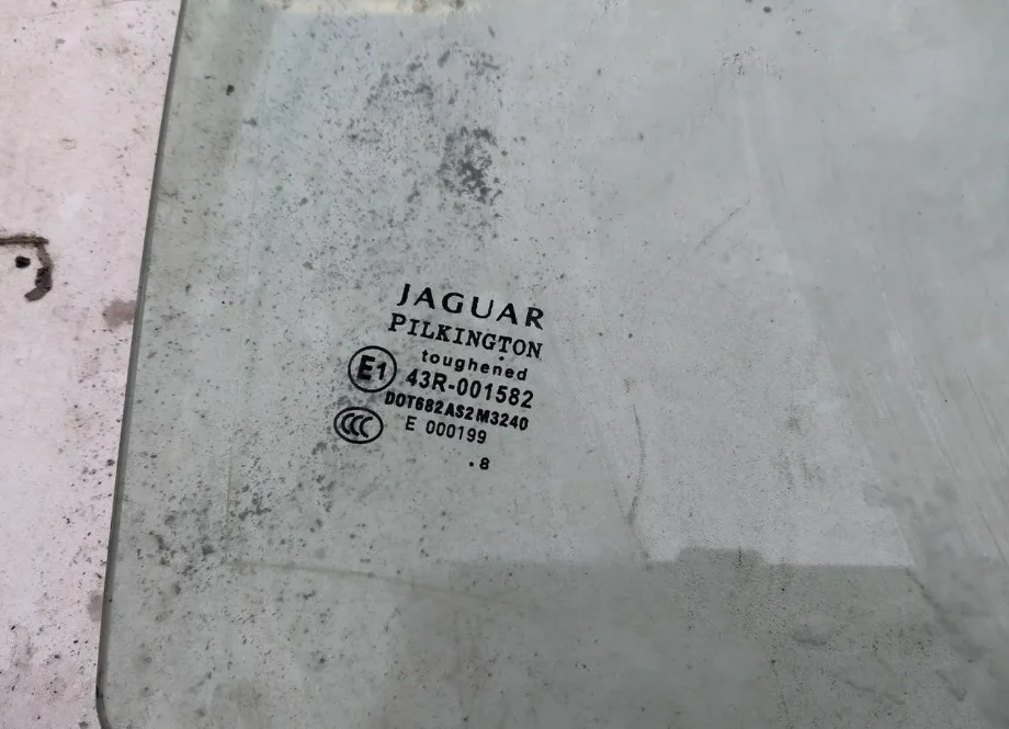 Jaguar XF - Стекло заднее правое - миниатюра 2