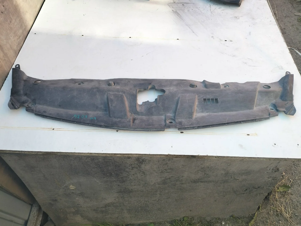 Honda Civic 2005 - Накладка на замок капота - изображение 1