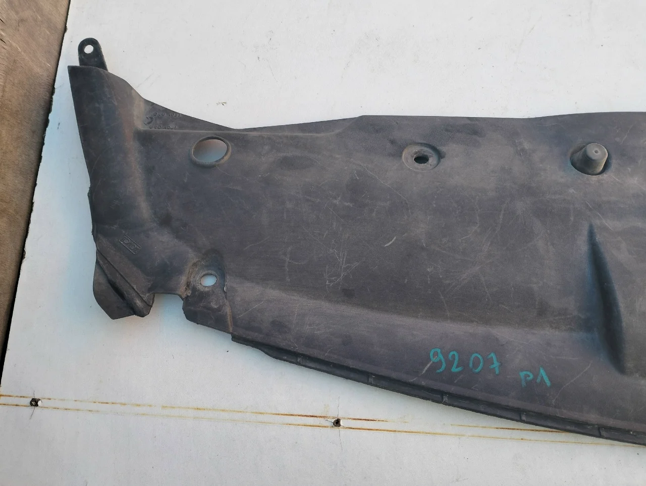 Honda Civic 2005 - Накладка на замок капота - миниатюра 4
