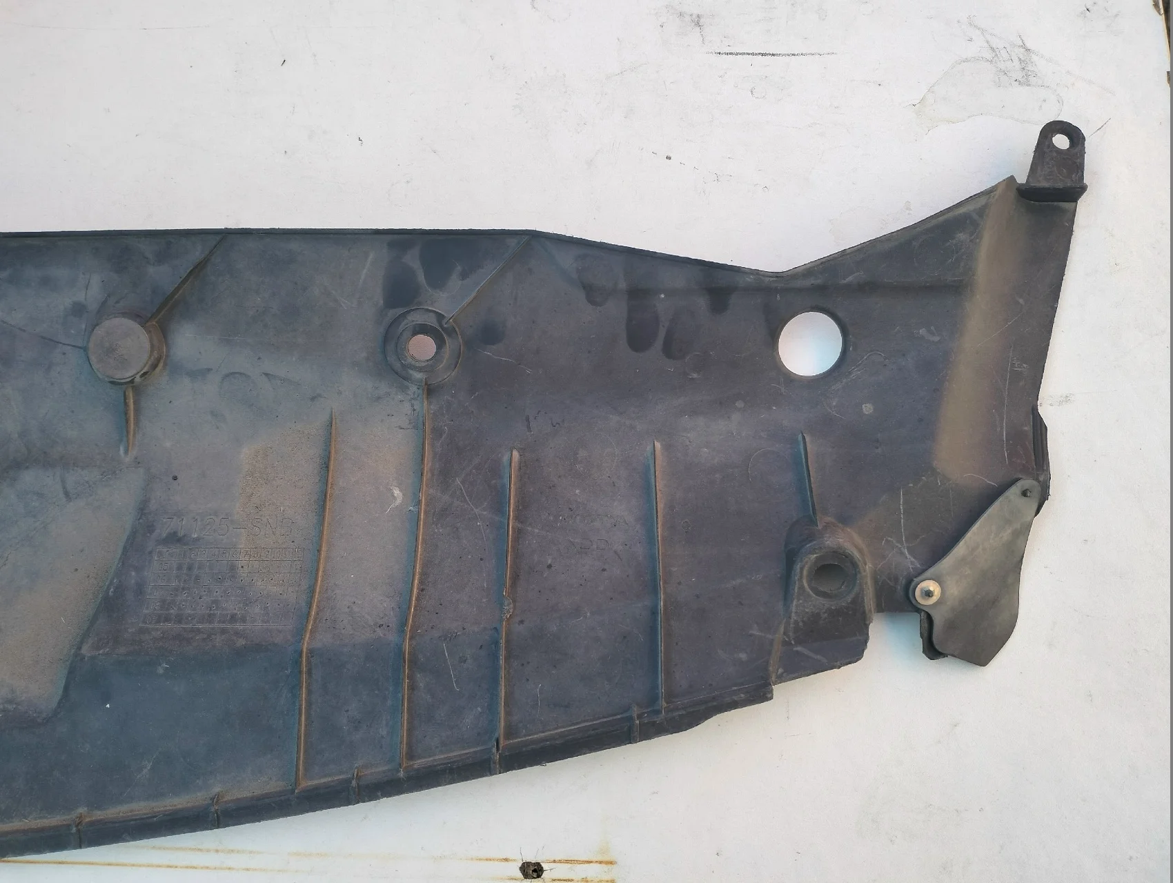 Honda Civic 2005 - Накладка на замок капота - миниатюра 5