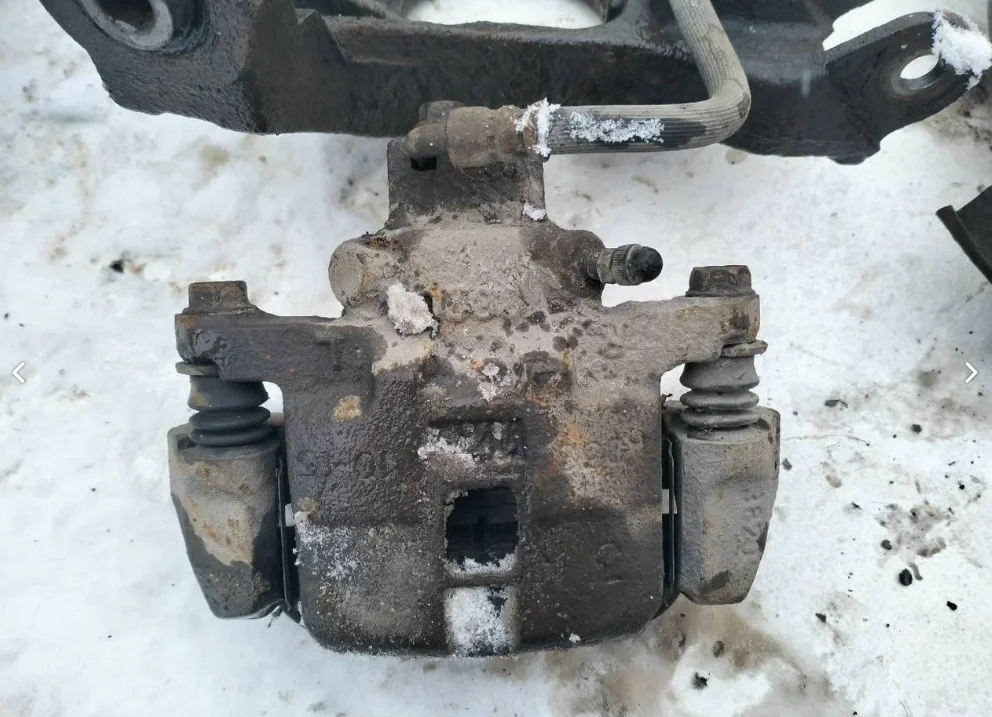 Subaru Legacy BE BH - кулак задний - миниатюра 9