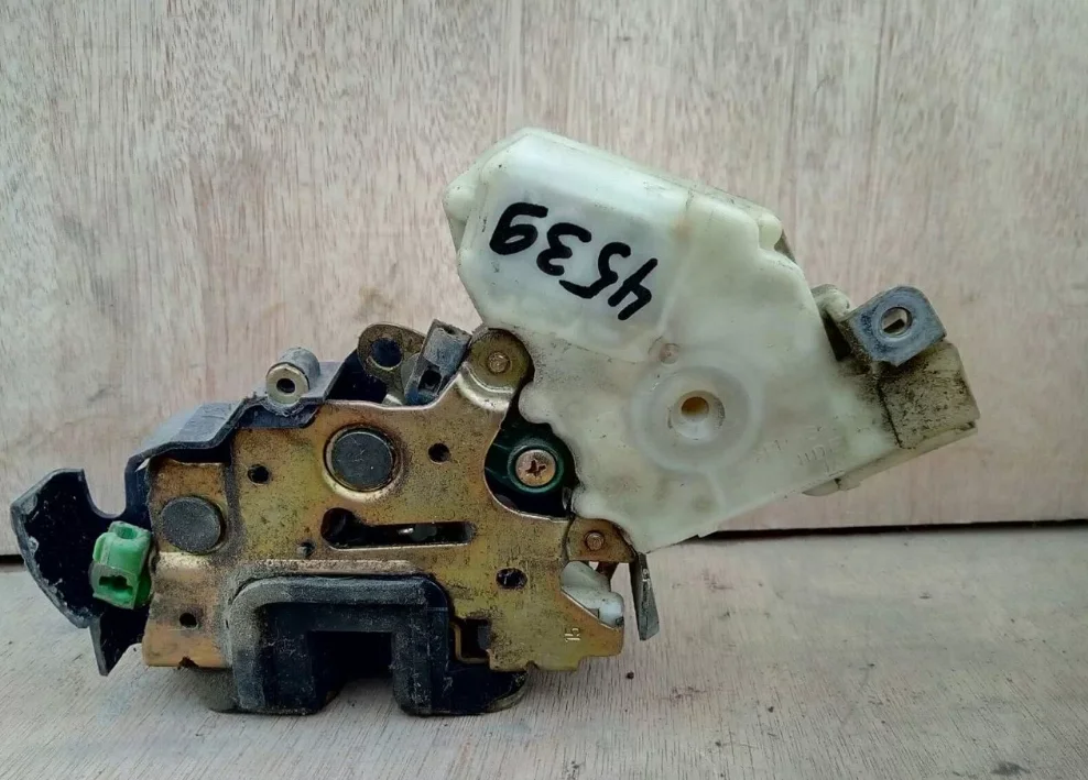 Subaru Impreza GG GD - Замки дверей внутренние Б/У - миниатюра 8