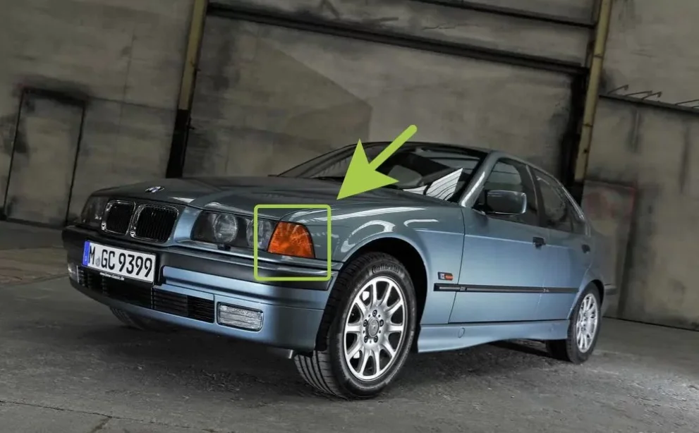 BMW E36 Универсал / Седан / Compact поворотник - миниатюра 5