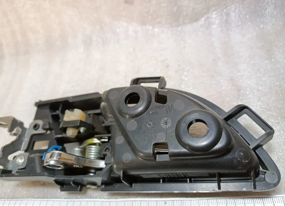 Honda CR-V 3 с 2007 г. - Ручка внутренняя левая - миниатюра 5