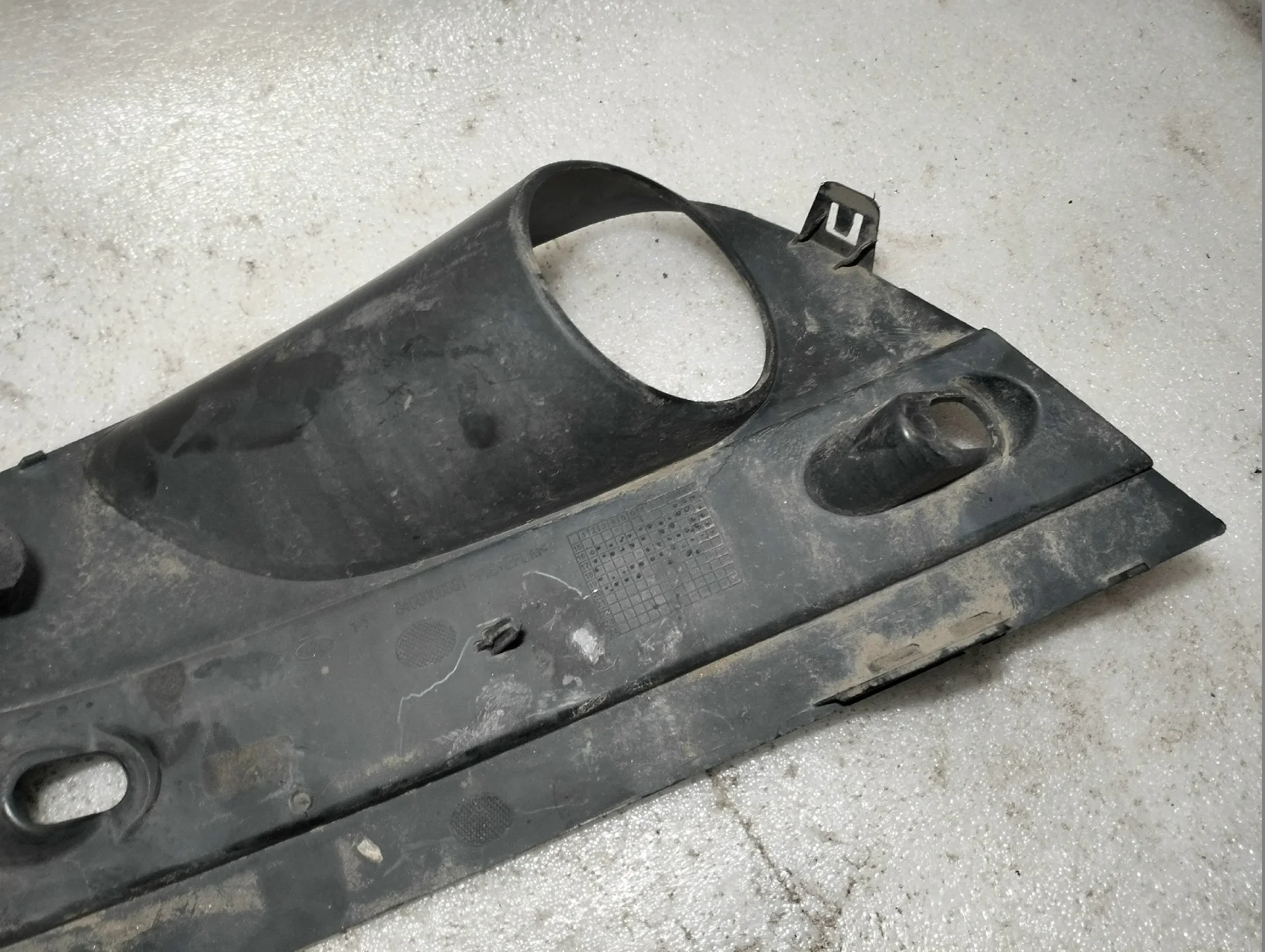 Lada Vesta с 2015г. - Окантовка ПТФ правая - миниатюра 4