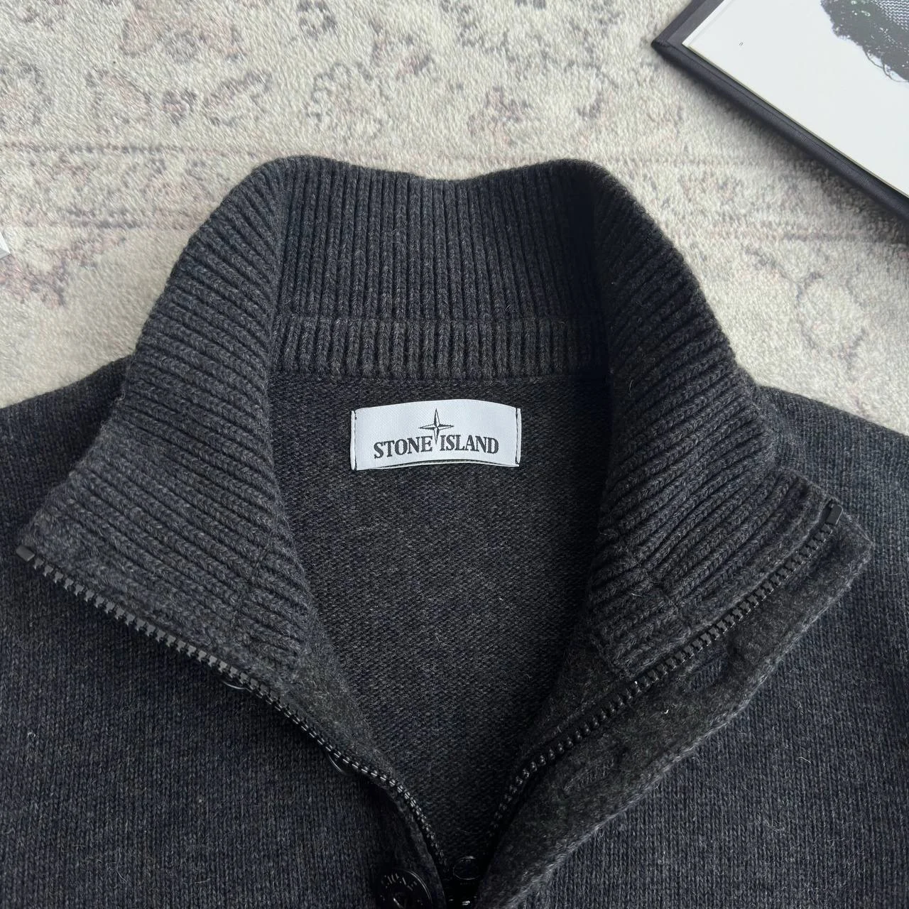 Свитер Stone Island 1/4 Zip 6715508A3 - миниатюра 5
