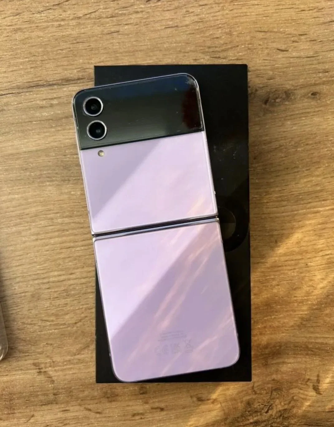 Samsung Galaxy Z Flip4, 8/128 ГБ, SIM + eSIM - миниатюра 2
