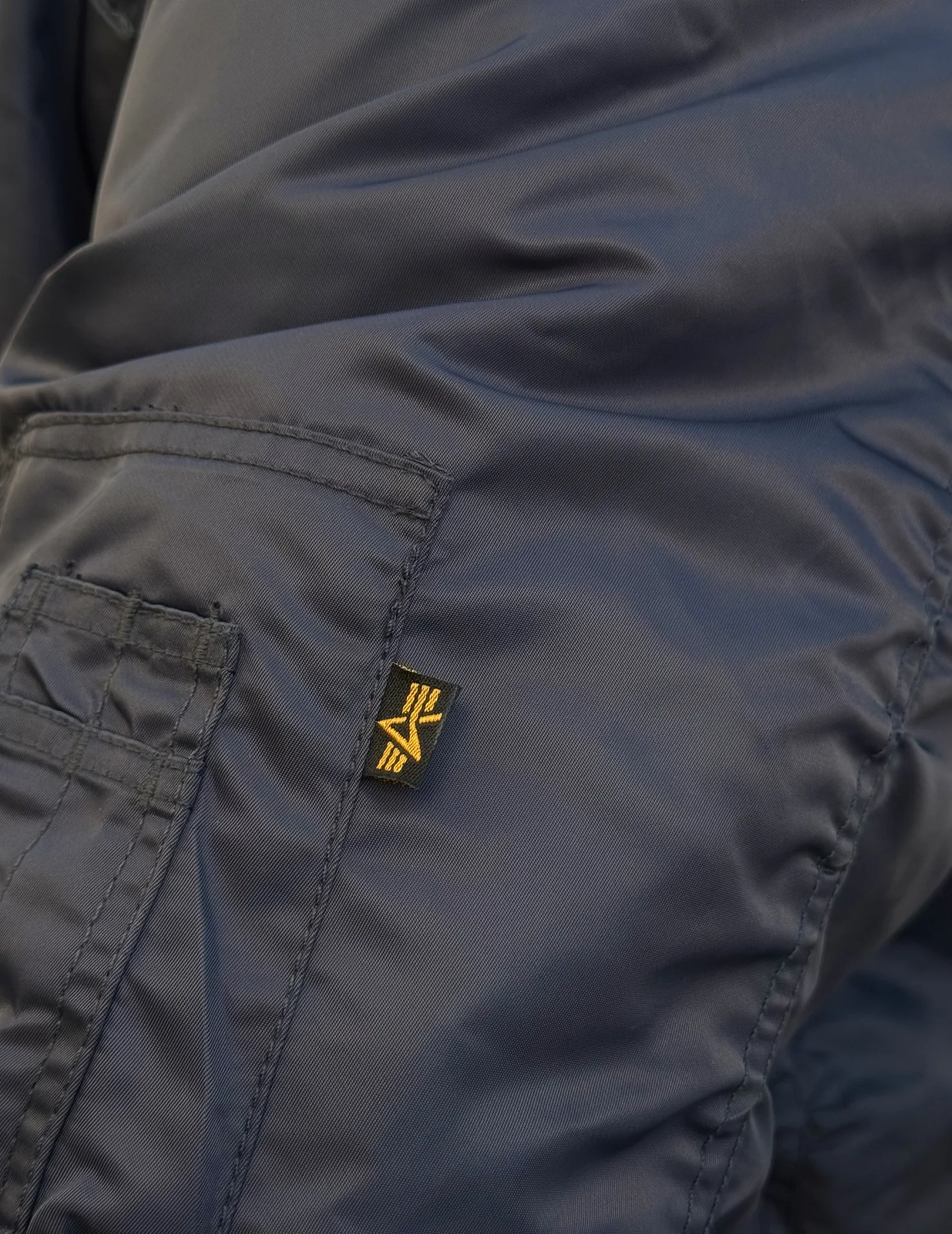Бомбер alpha industries cwu 45 на руках - миниатюра 2