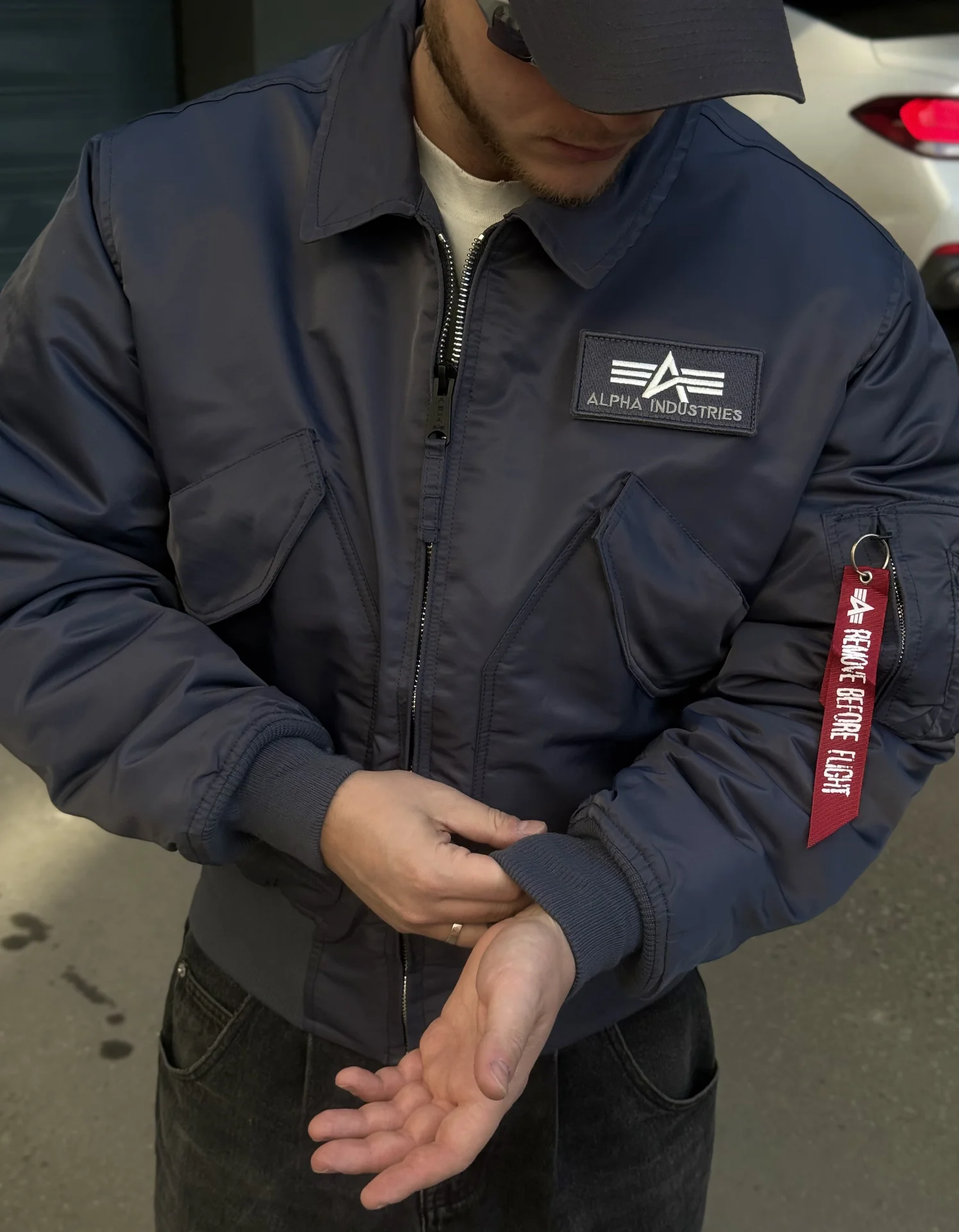 Бомбер alpha industries cwu 45 на руках - миниатюра 4