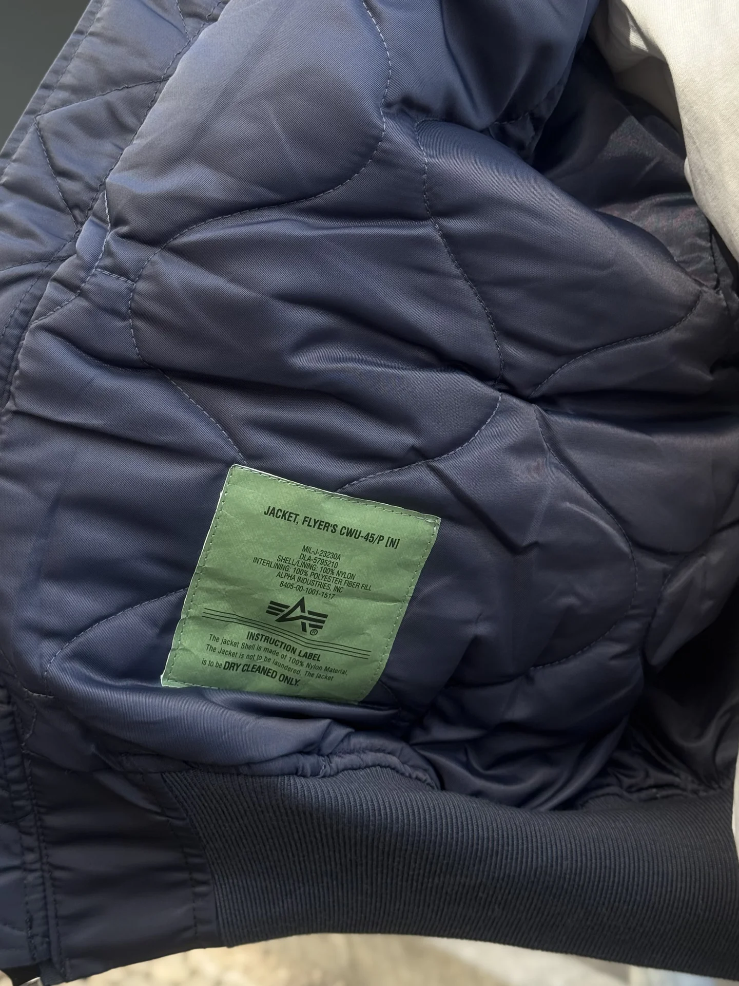 Бомбер alpha industries cwu 45 на руках - миниатюра 7