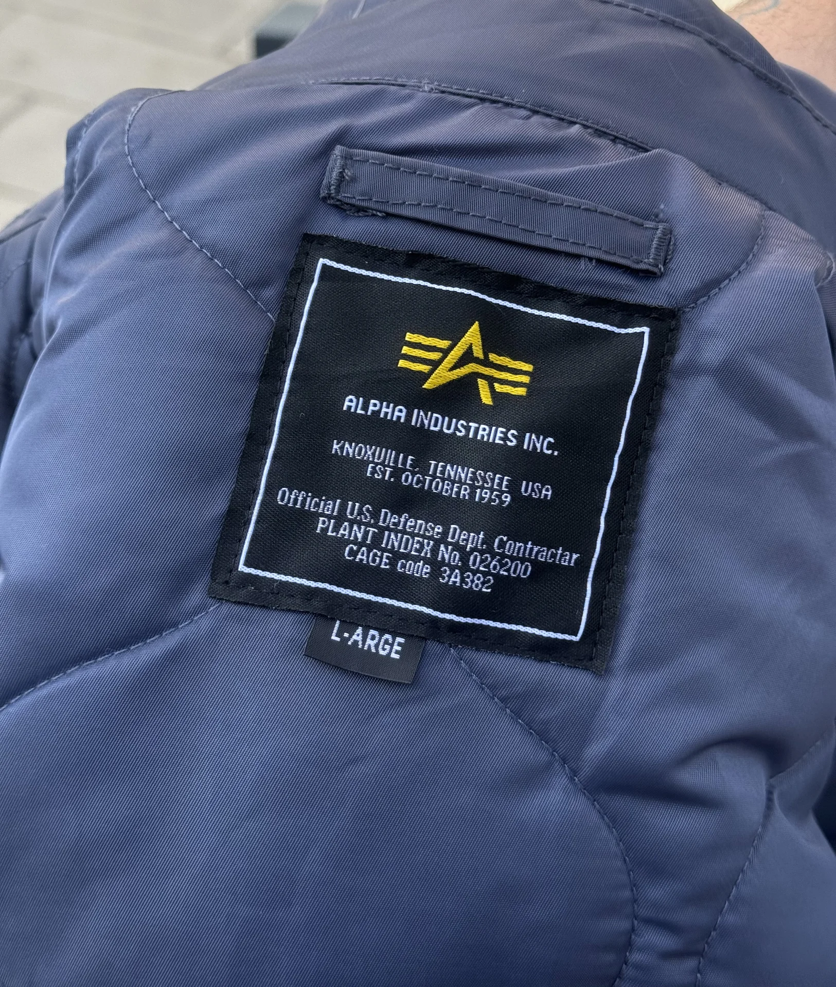 Бомбер alpha industries cwu 45 на руках - миниатюра 9