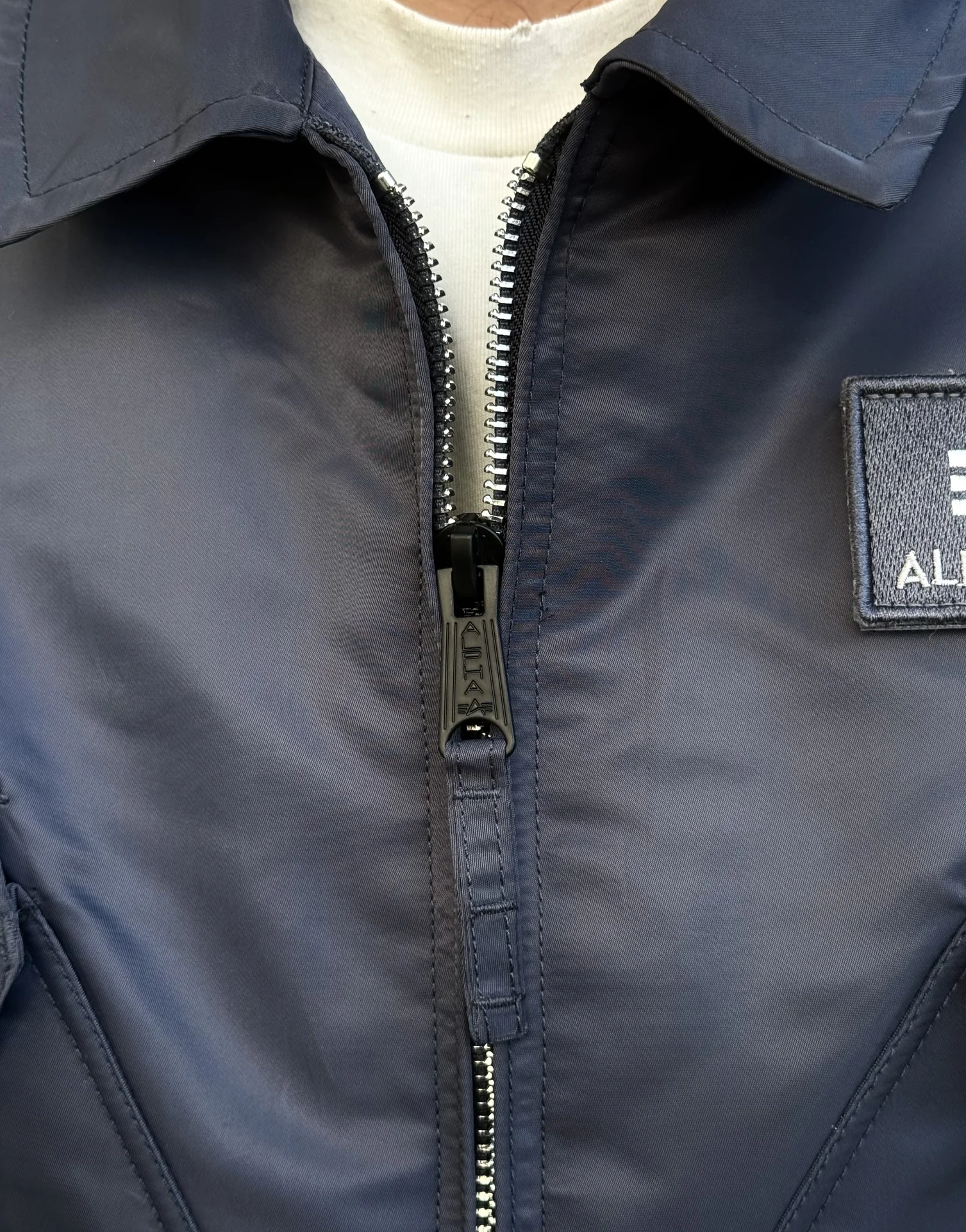 Бомбер alpha industries cwu 45 на руках - миниатюра 12