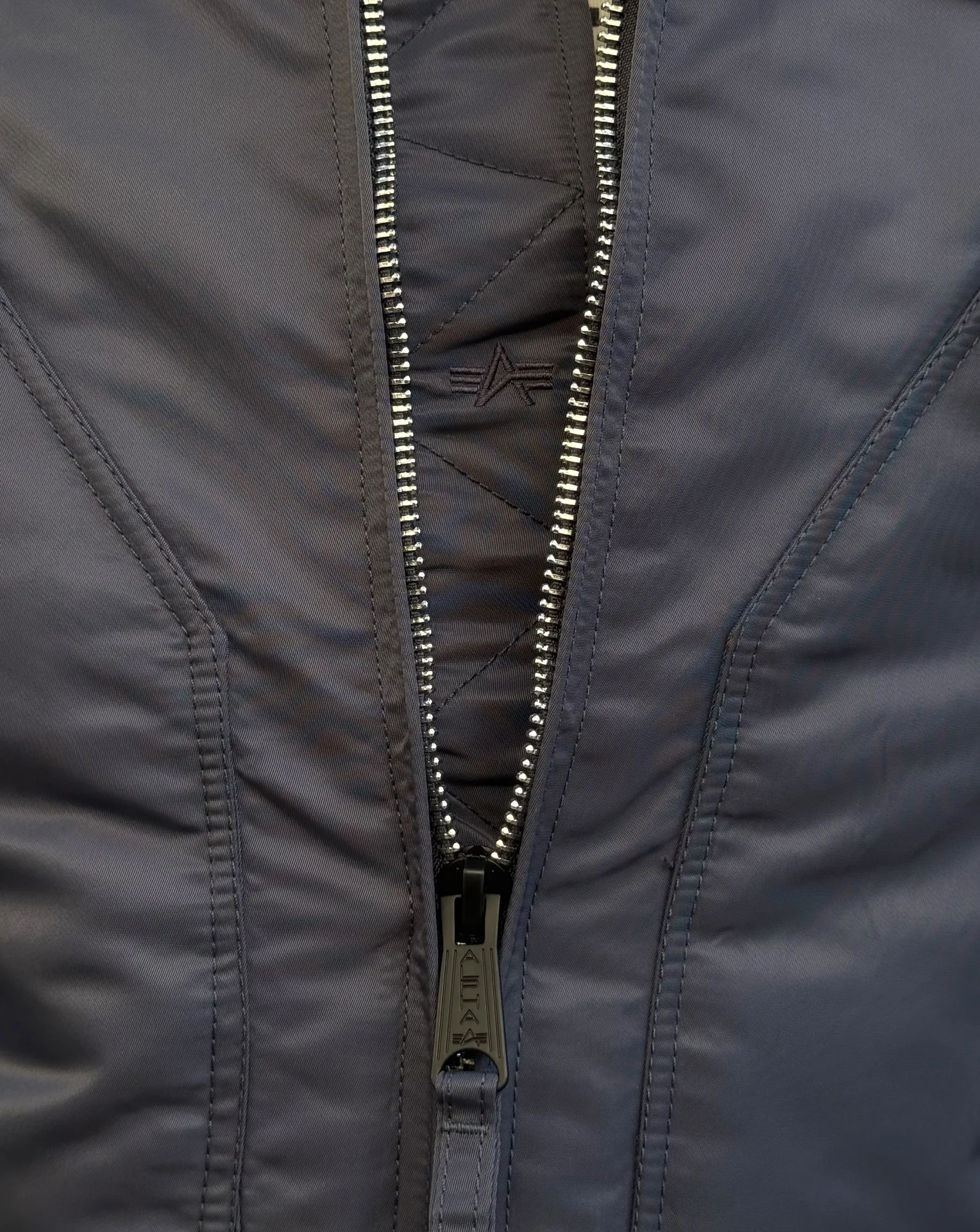 Бомбер alpha industries cwu 45 на руках - миниатюра 13