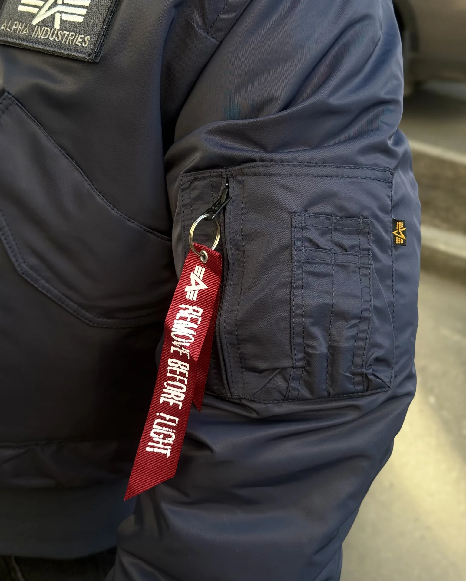 Бомбер alpha industries cwu 45 на руках - миниатюра 14