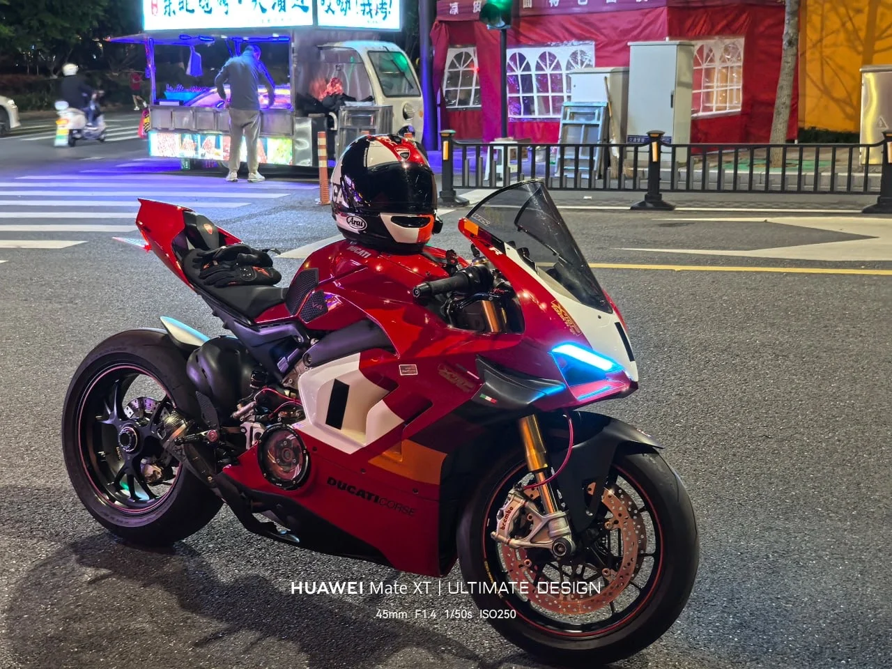 Ducati Panigale V4S 2019 года - миниатюра 4