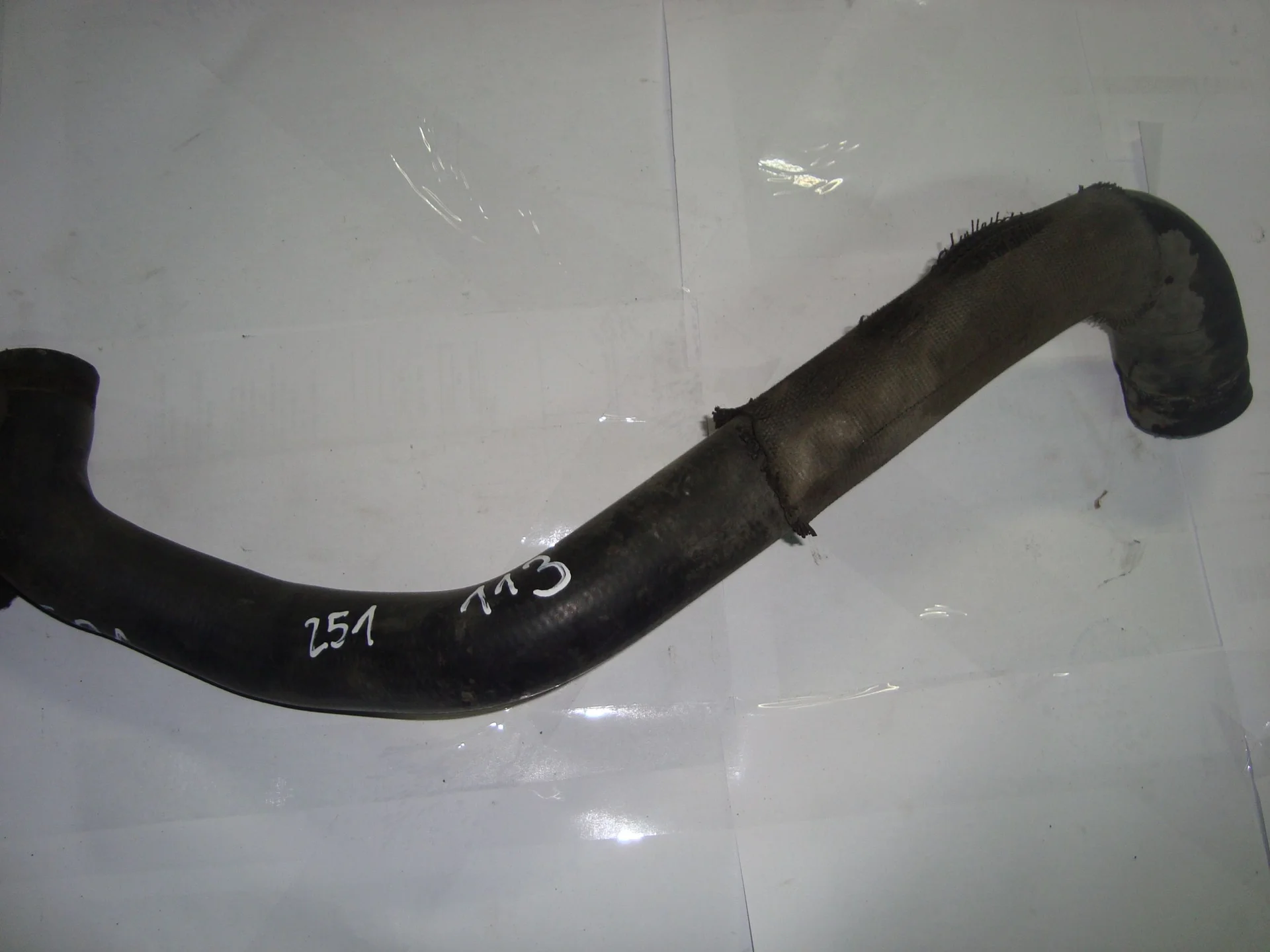 Патрубок системы охлаждения Mercedes-Benz W251 113 A2515011082 - миниатюра 2