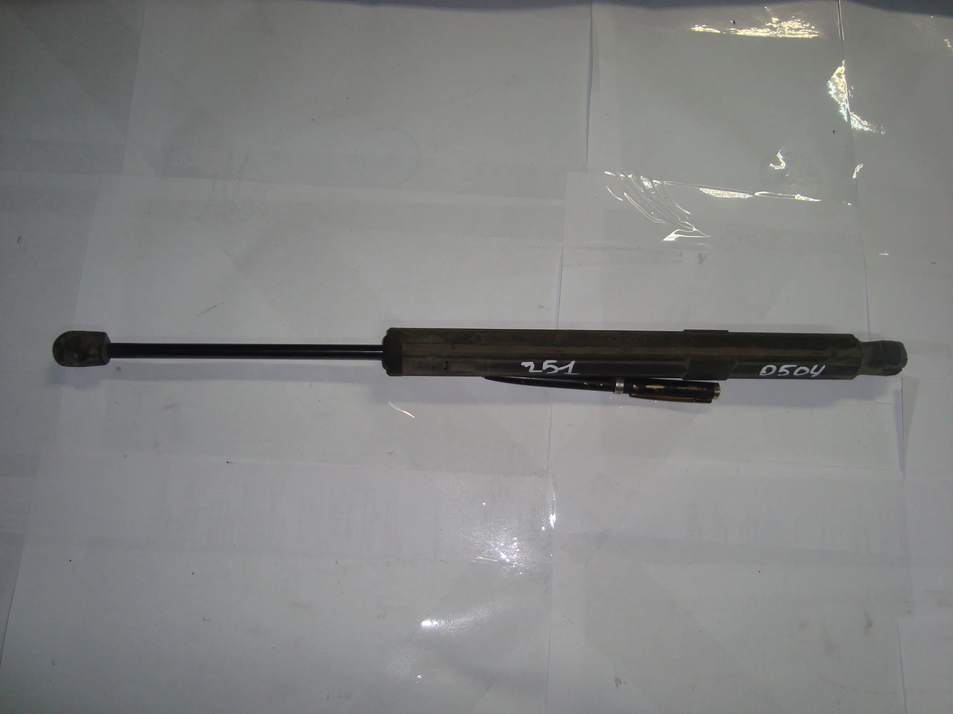 Амортизатор капота Mercedes-Benz W251 113 A2518800129 - миниатюра 2