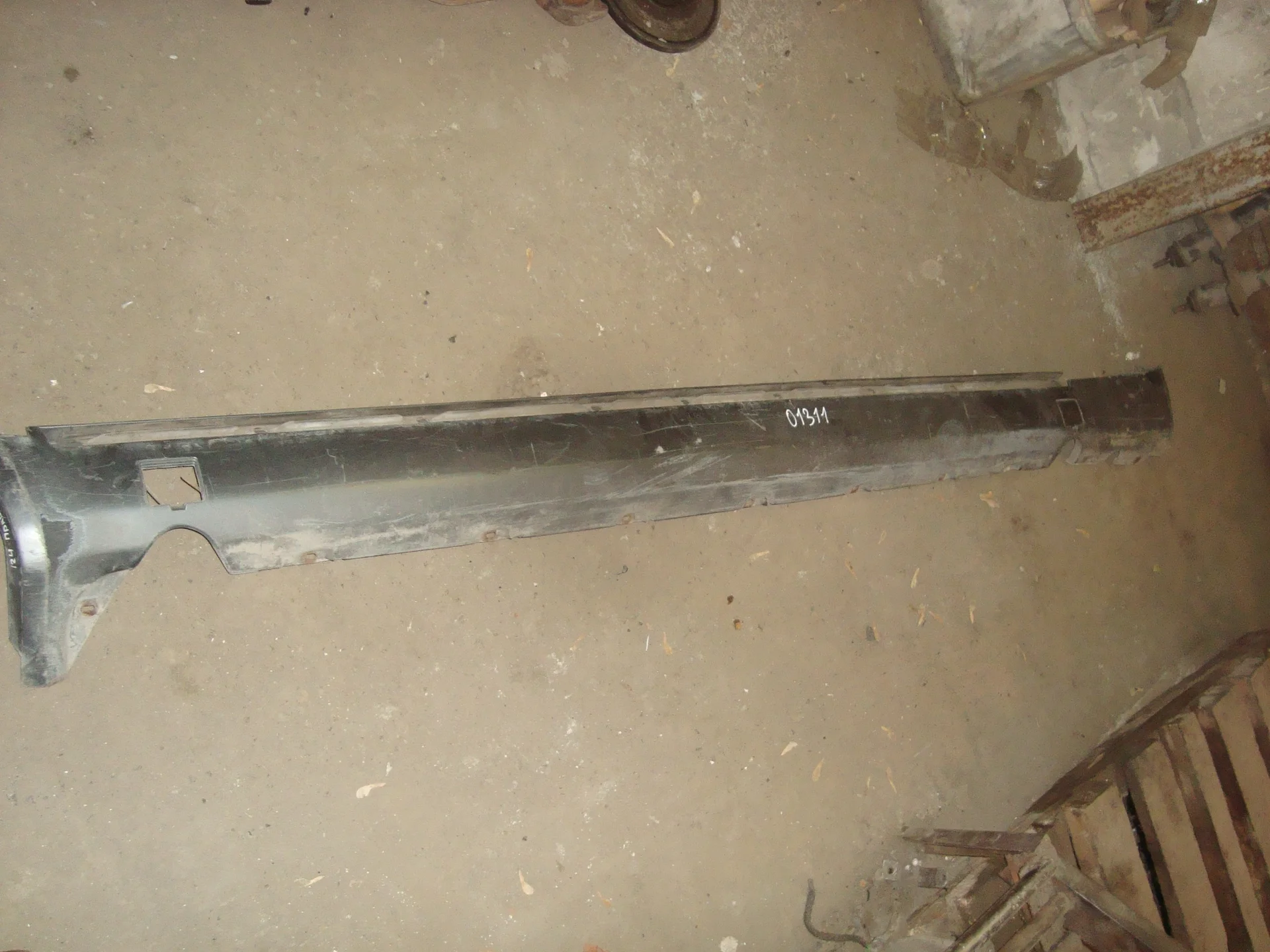 Накладка порога правая Mercedes-Benz W124 A1246902440 - изображение 1