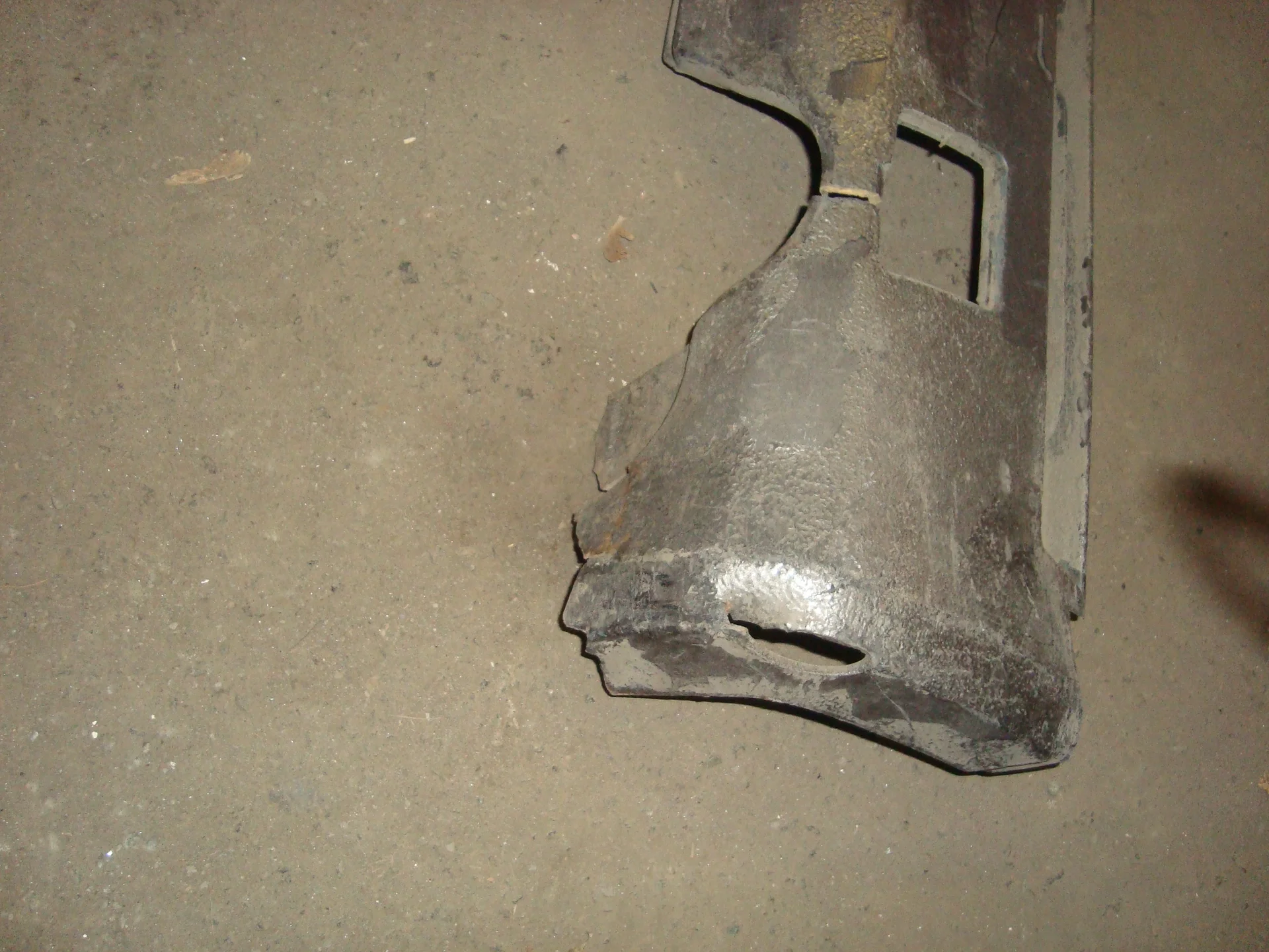 Накладка порога левая Mercedes-Benz W124  A1246902340 - миниатюра 2