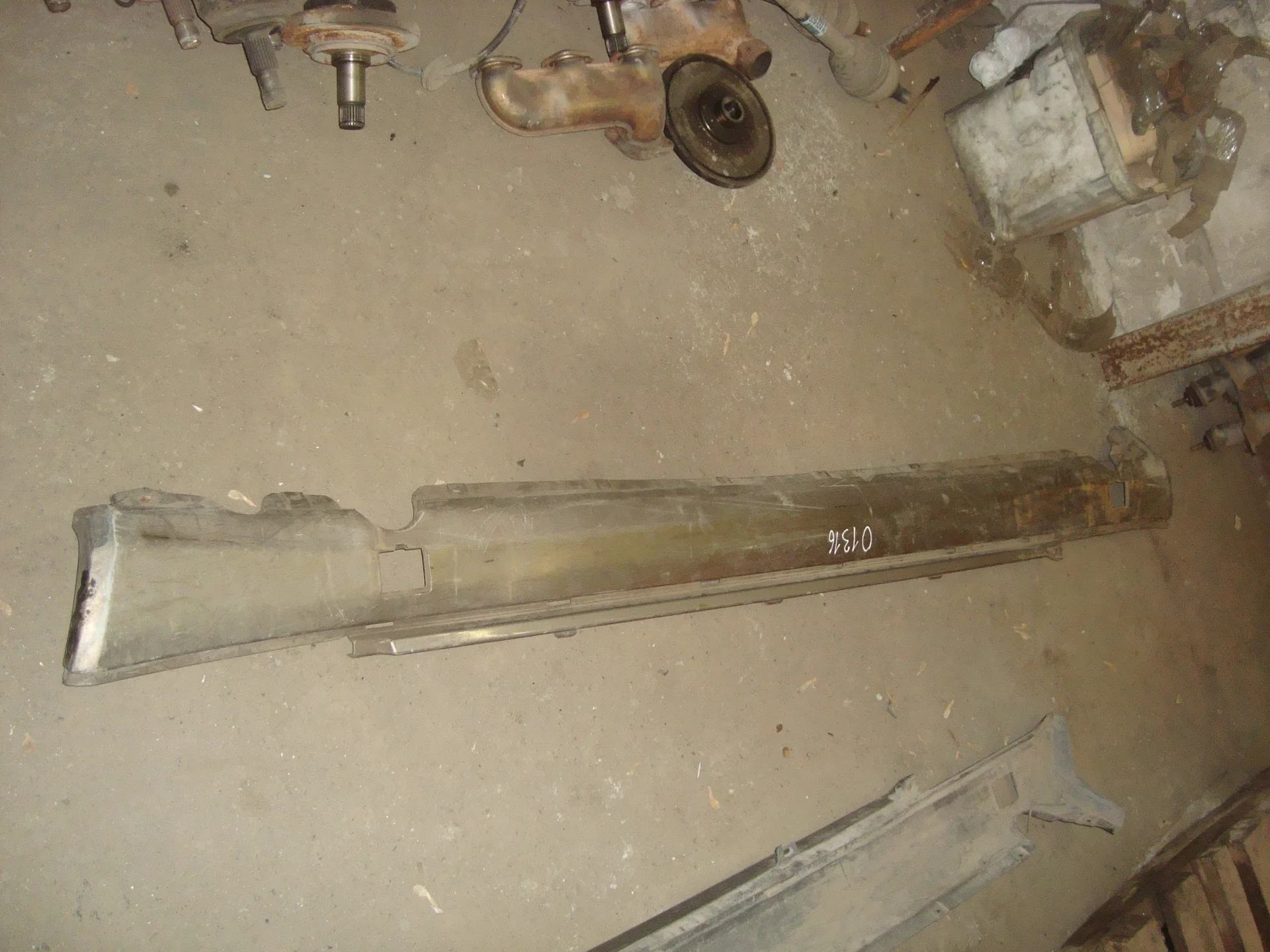 Накладка порога правая Mercedes-Benz W124 A1246901240 - изображение 1