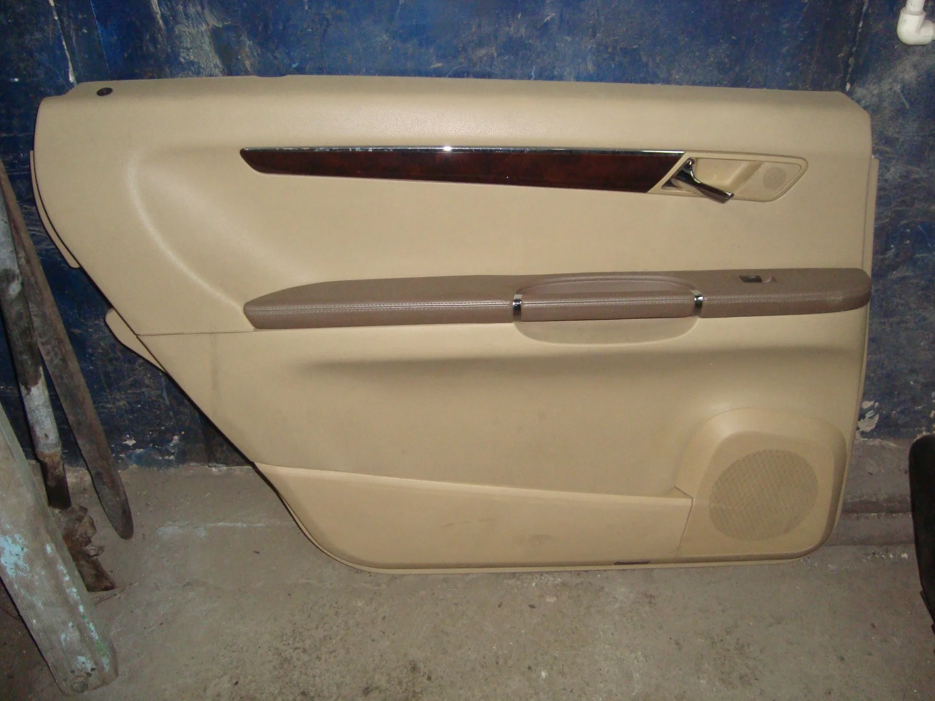 Обшивка двери задней левой Mercedes-Benz W251 113 A2517300370 - миниатюра 2