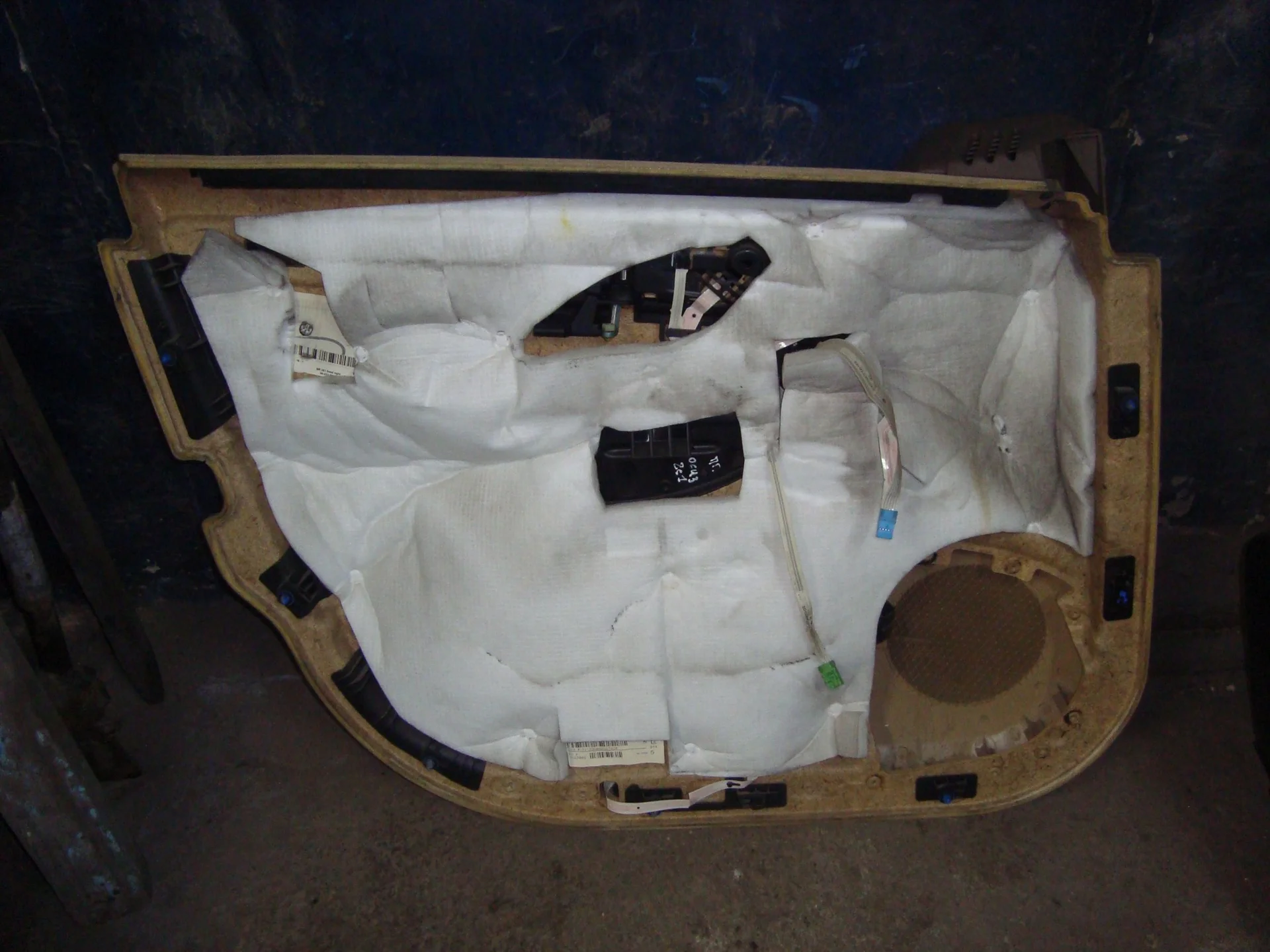 Обшивка двери передней правой Mercedes-Benz W251 113 A2517200470 - изображение 1