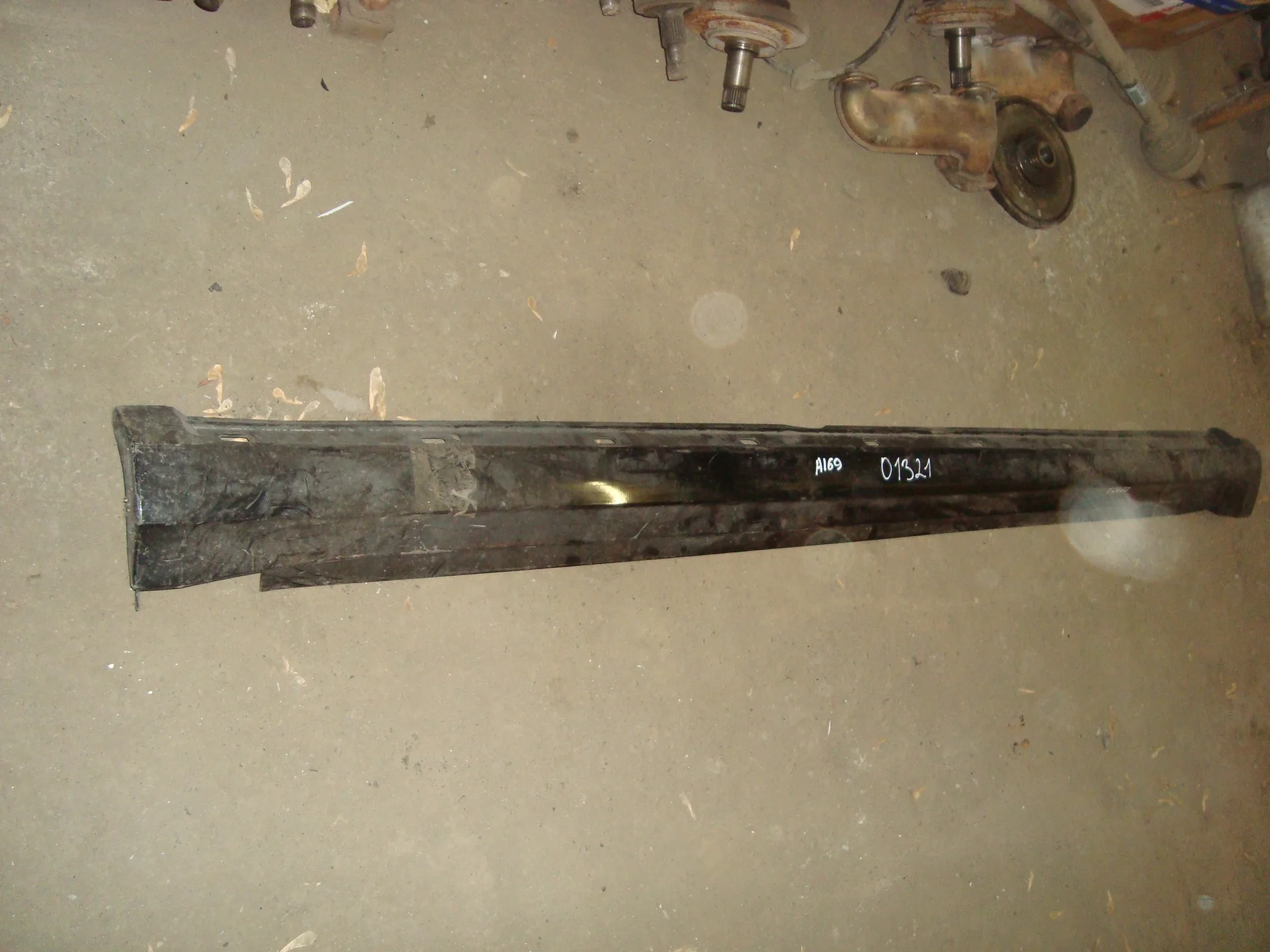 Накладка порога левая Mercedes-Benz W169 A1696101908 - изображение 1