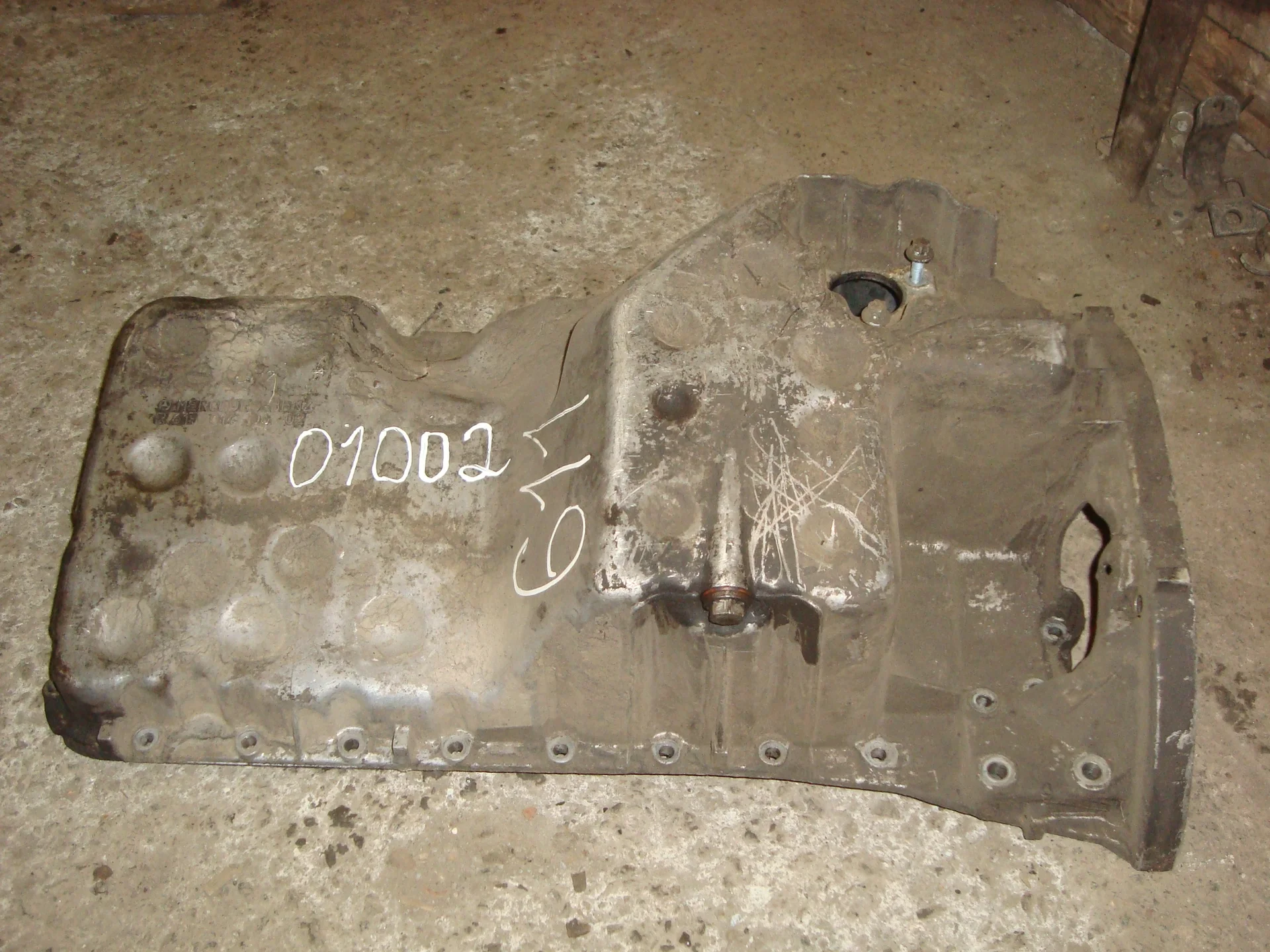 Поддон двигателя Mercedes-Benz W203 611 A6110140602 - миниатюра 2