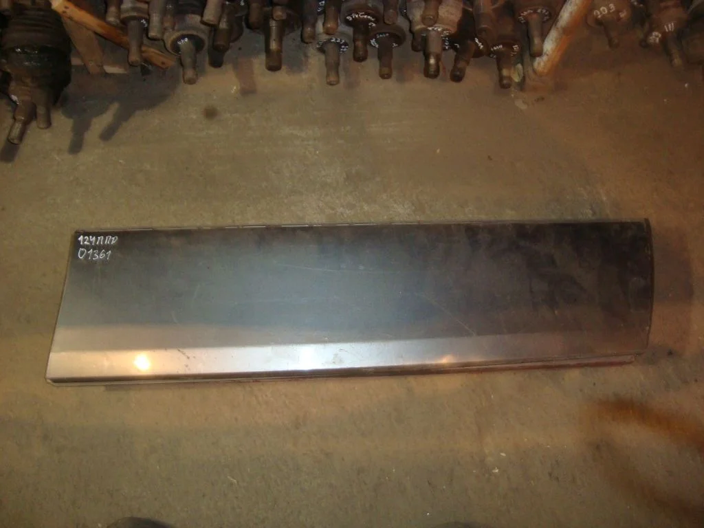 Накладка двери передней правой Mercedes-Benz W124 A1246901640 - изображение 1
