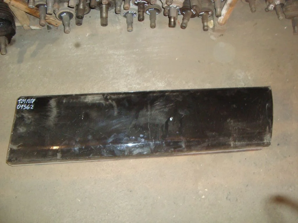 Накладка двери передней правой Mercedes-Benz W124 A1246901640 - изображение 1