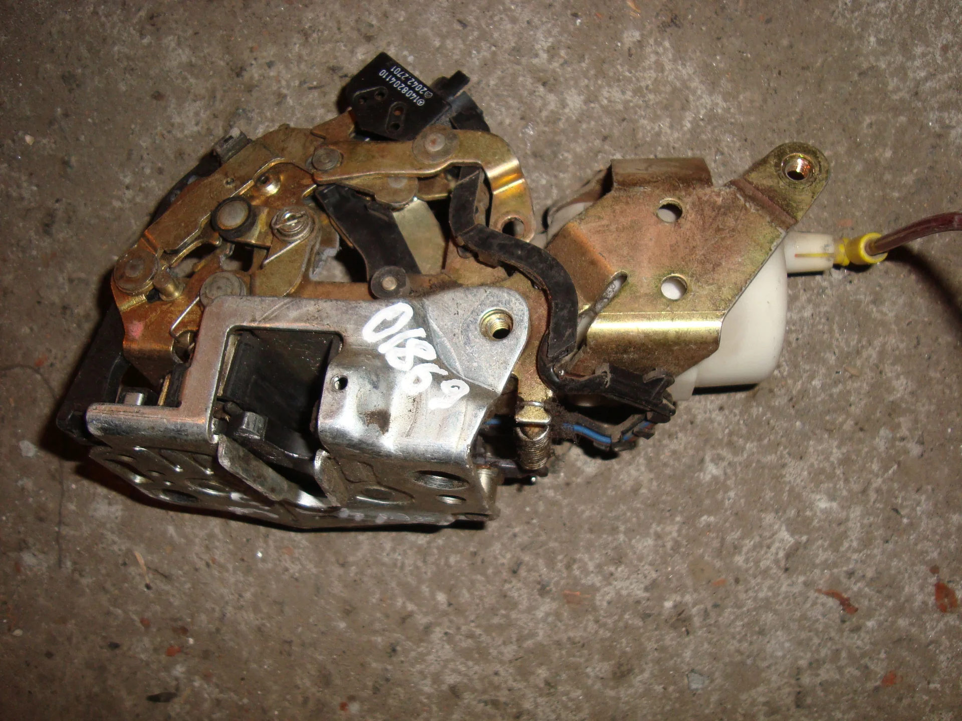 Замок двери задней левой Mercedes-Benz W140 A1407300935 - изображение 1
