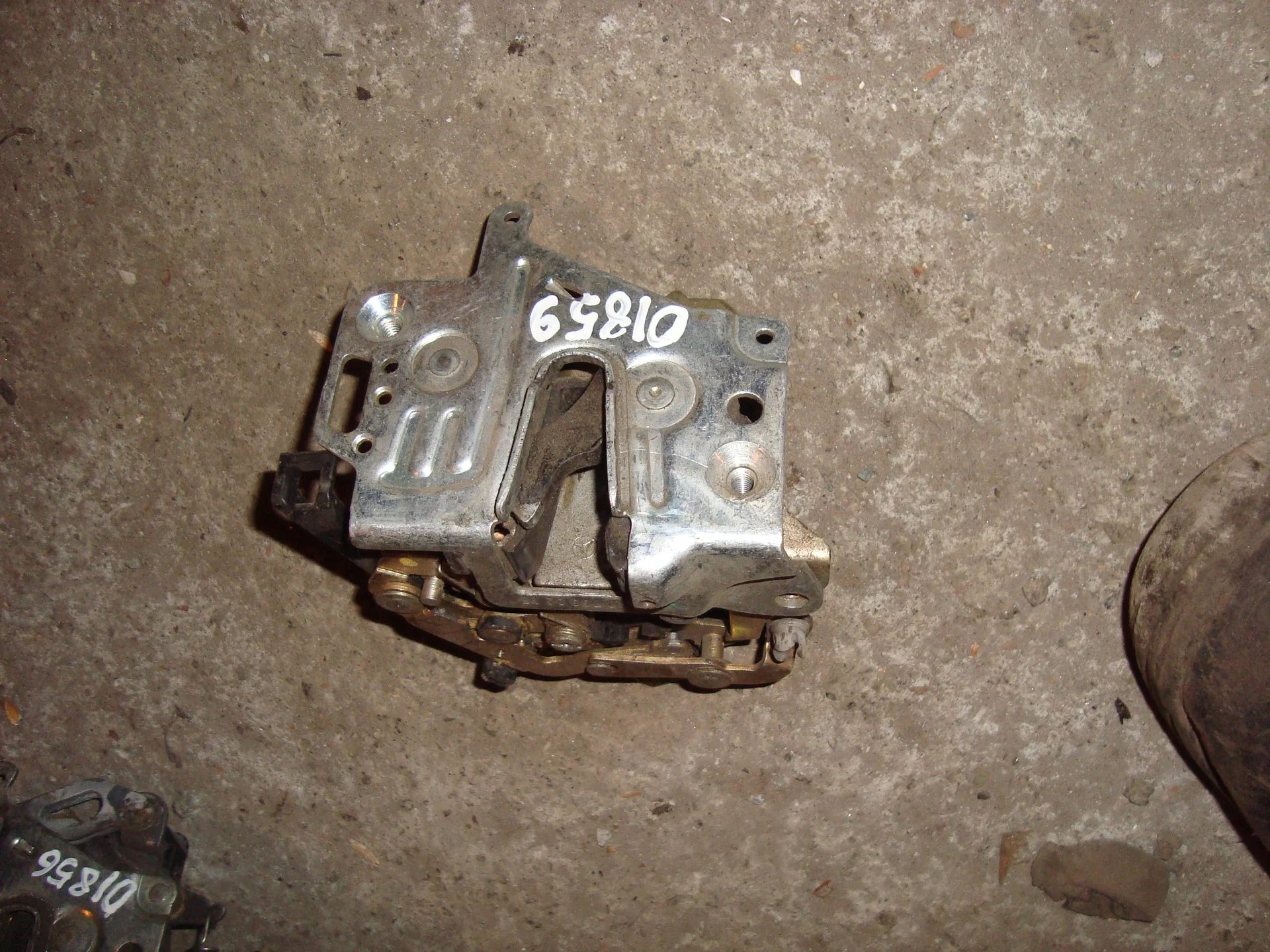 Замок двери задней правой Mercedes-Benz W140 A1407300235 - изображение 1