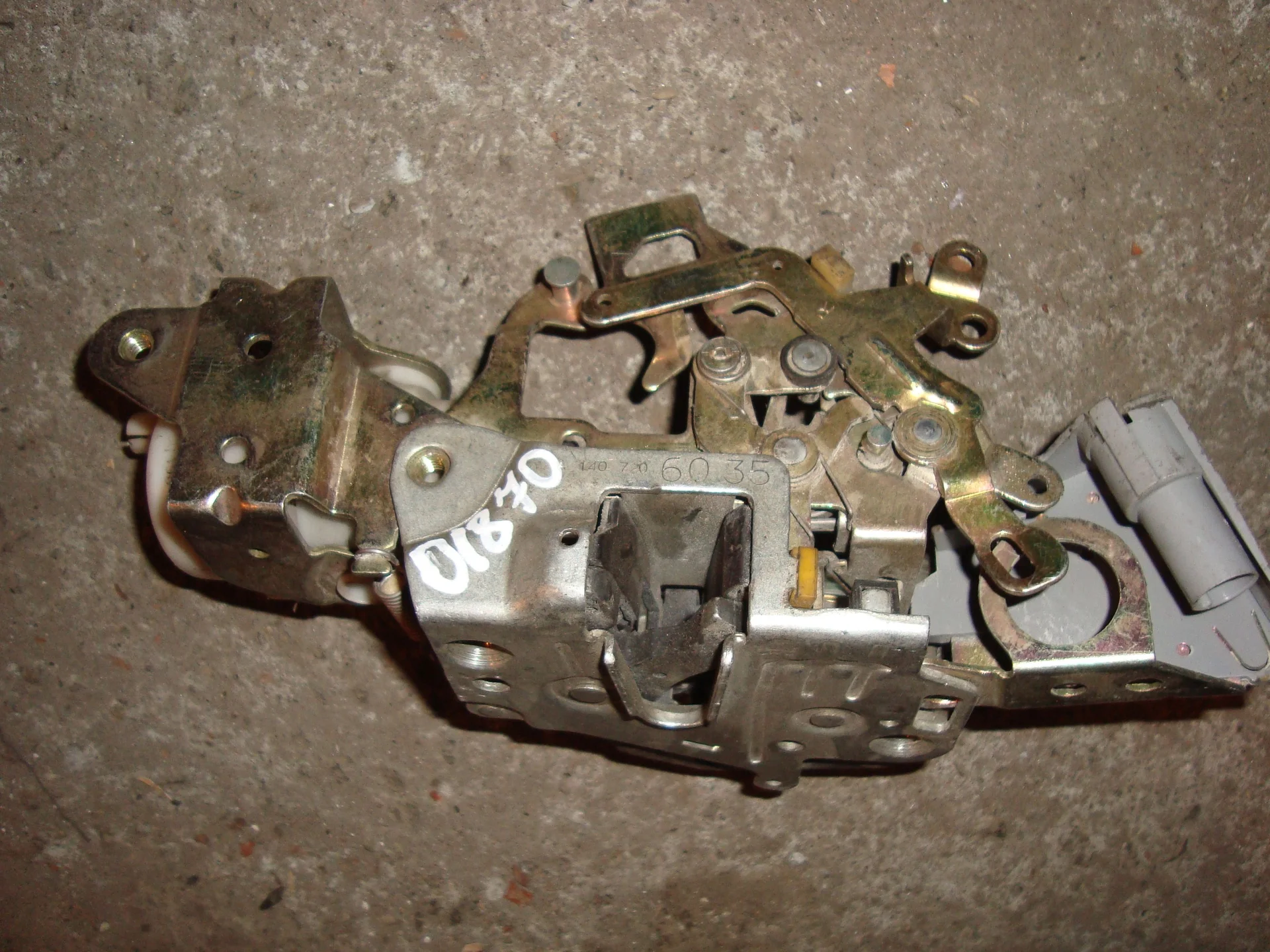 Замок двери передней правой Mercedes-Benz W140 A1407206035 - изображение 1