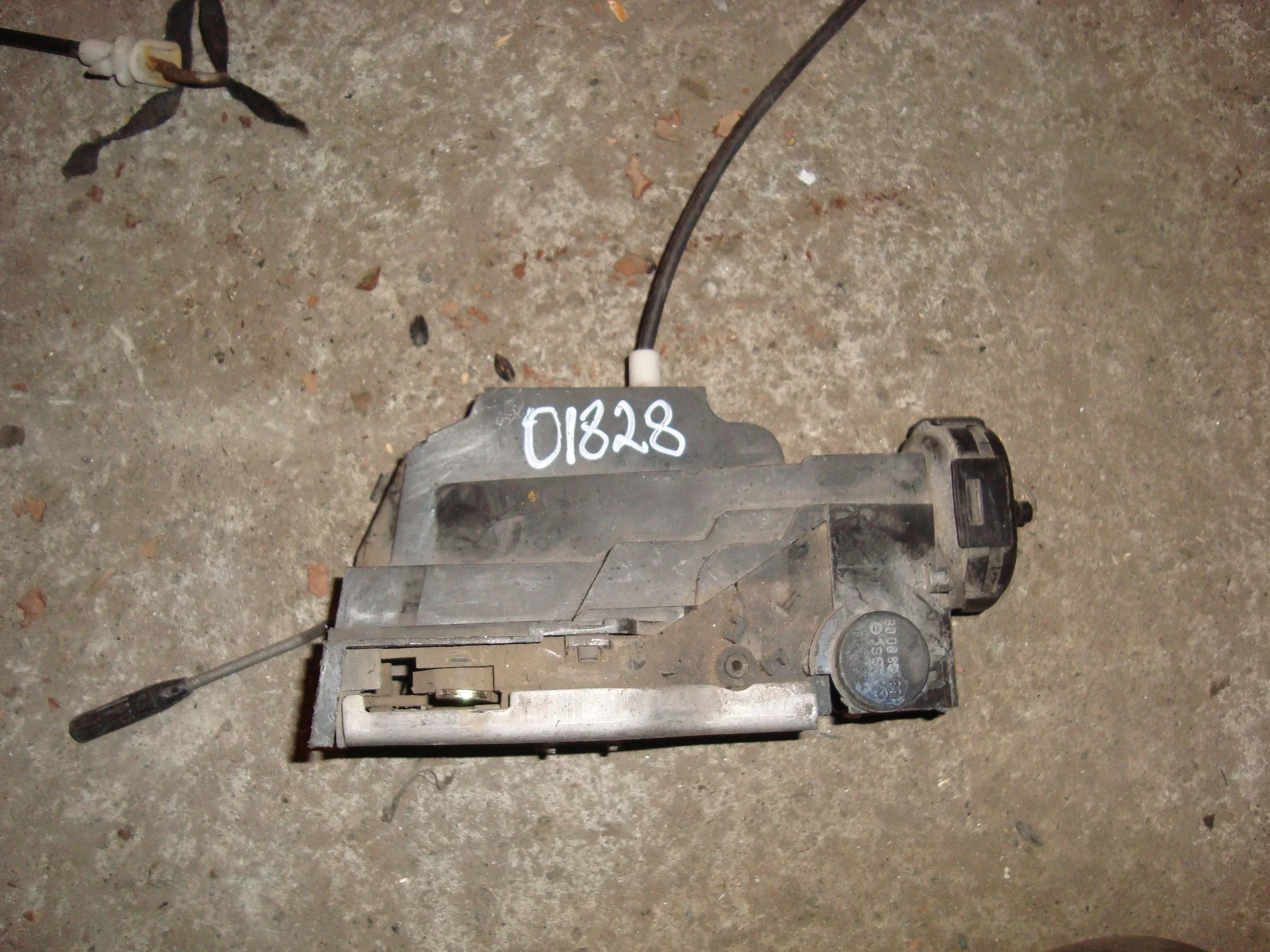 Замок двери передней правой Mercedes-Benz W168 A1687201035 - изображение 1
