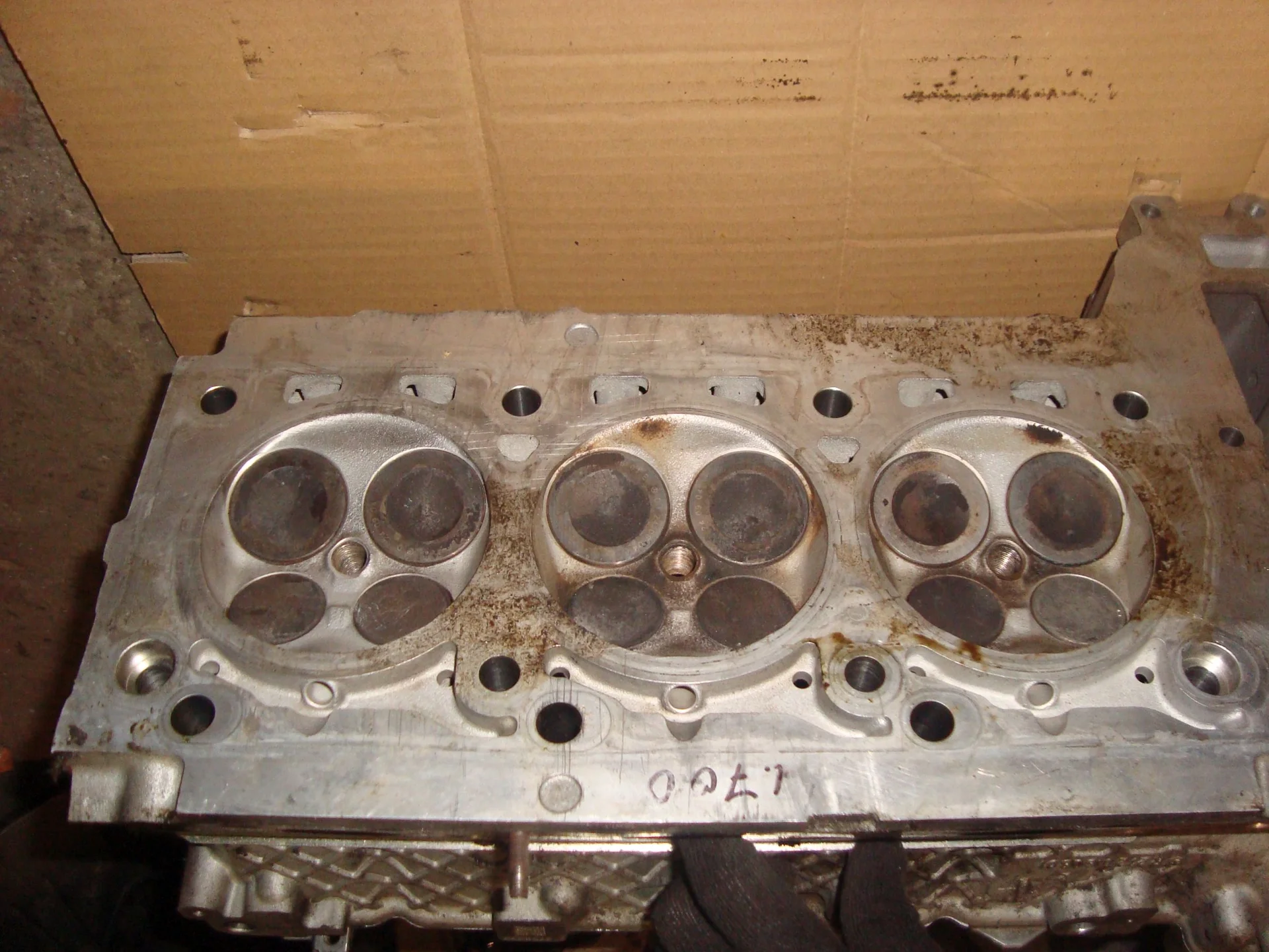 Головка блока цилиндров Mercedes-Benz C219 272 A2720160801 - миниатюра 3