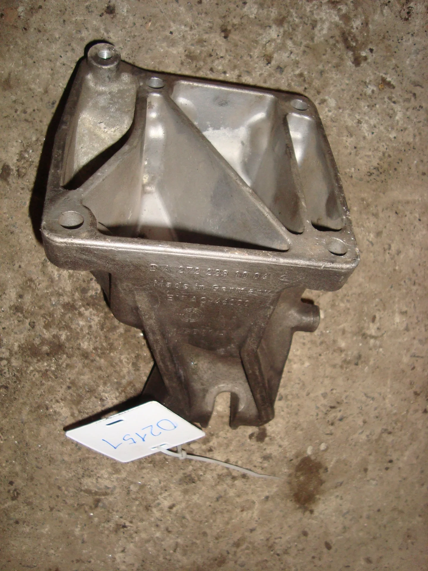 Кронштейн двигателя Mercedes-Benz W204 272 A2722231004 - миниатюра 2
