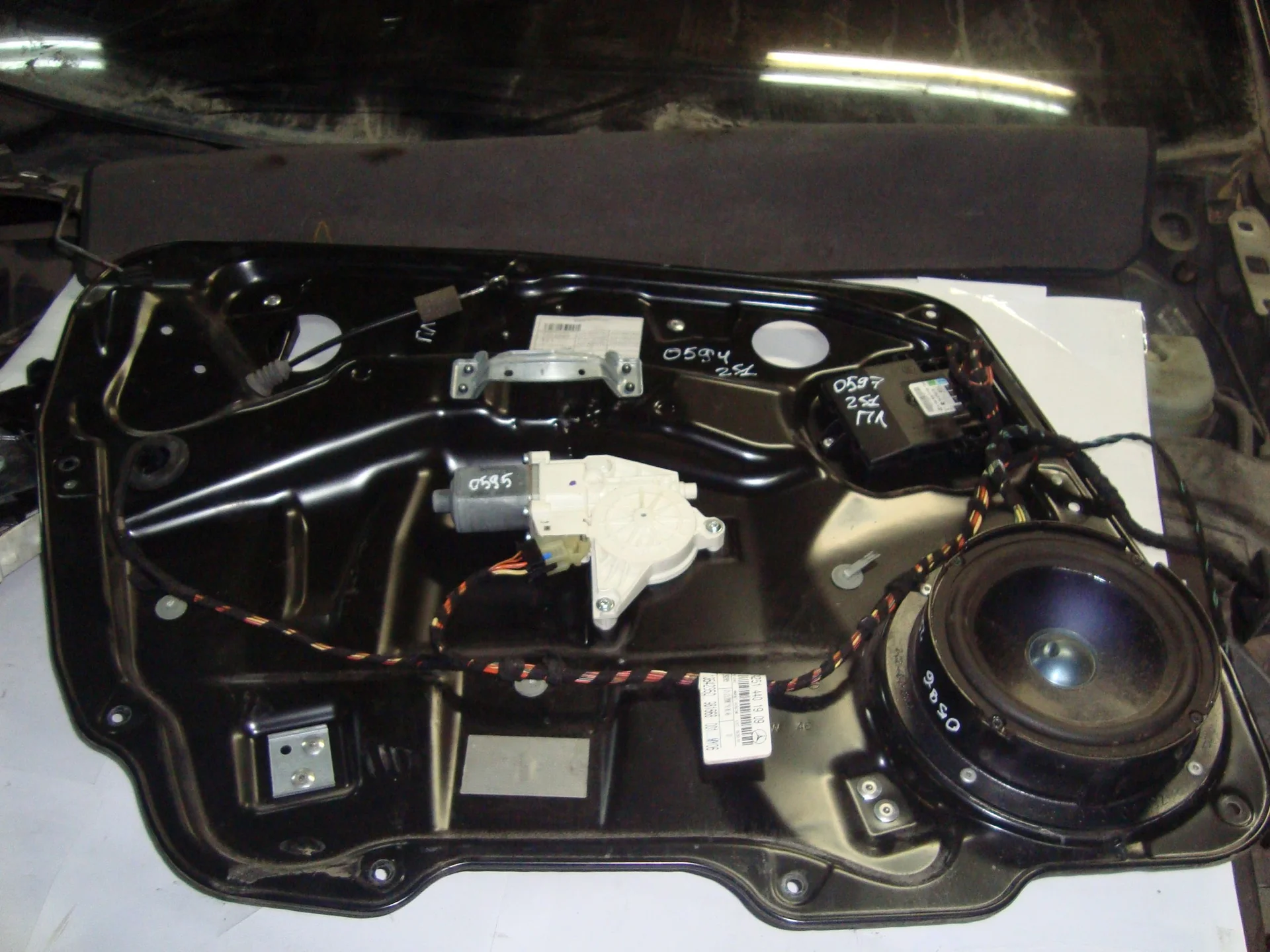 Стеклоподъемник электрический передний левый Mercedes-Benz W251 113 A2517200579 - изображение 1