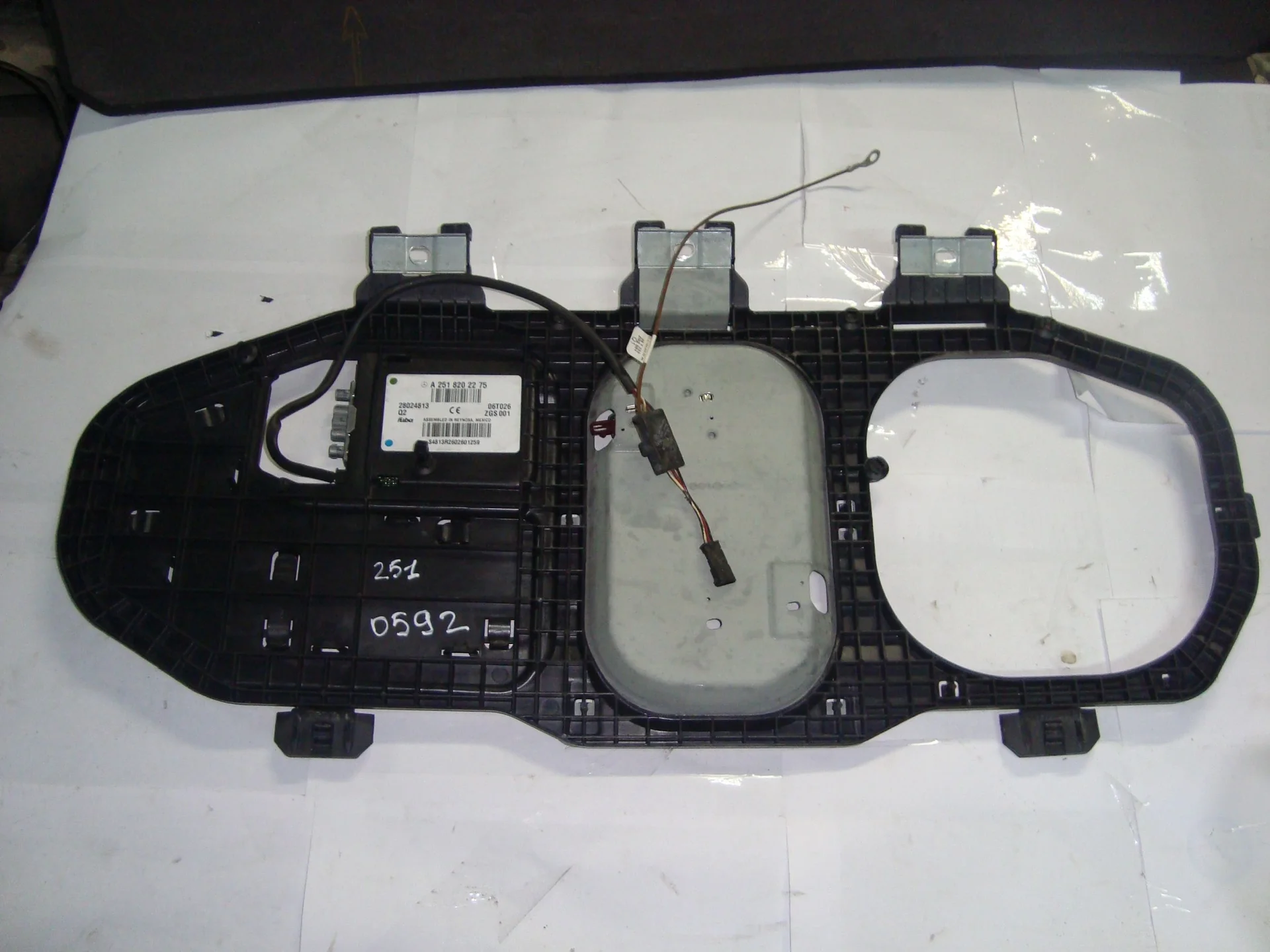 Антенна Mercedes-Benz W251 113 A2518202275 - изображение 1