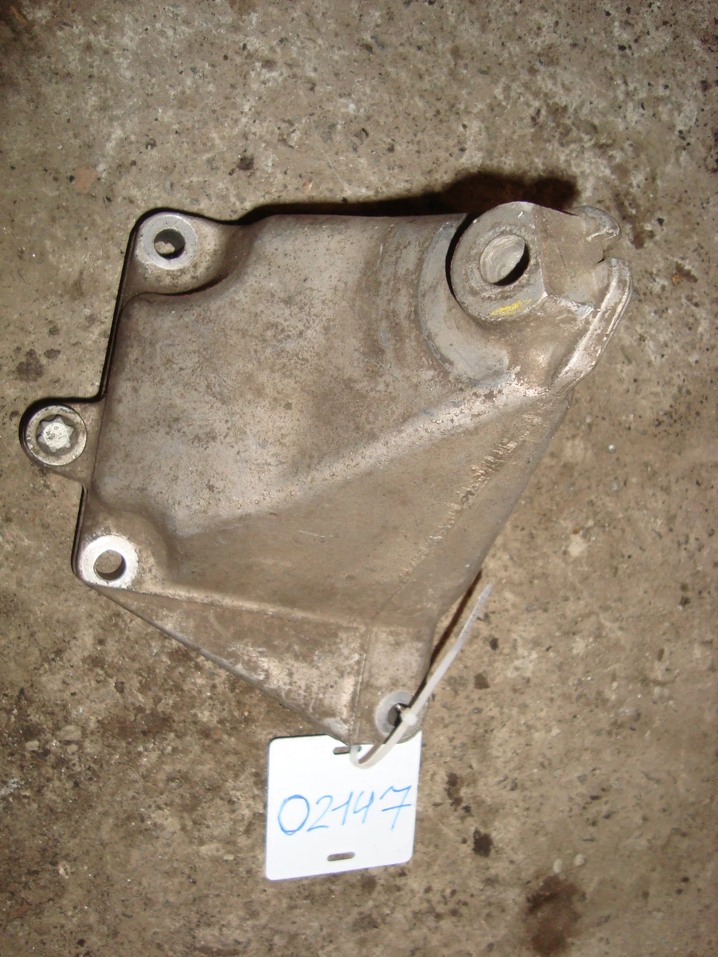 Кронштейн двигателя Mercedes-Benz W211 272 A2722231604 - изображение 1