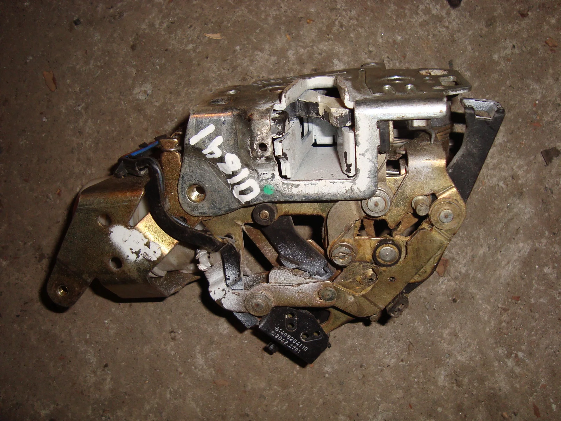 Замок двери задней левой Mercedes-Benz W140 A1407300935 - изображение 1