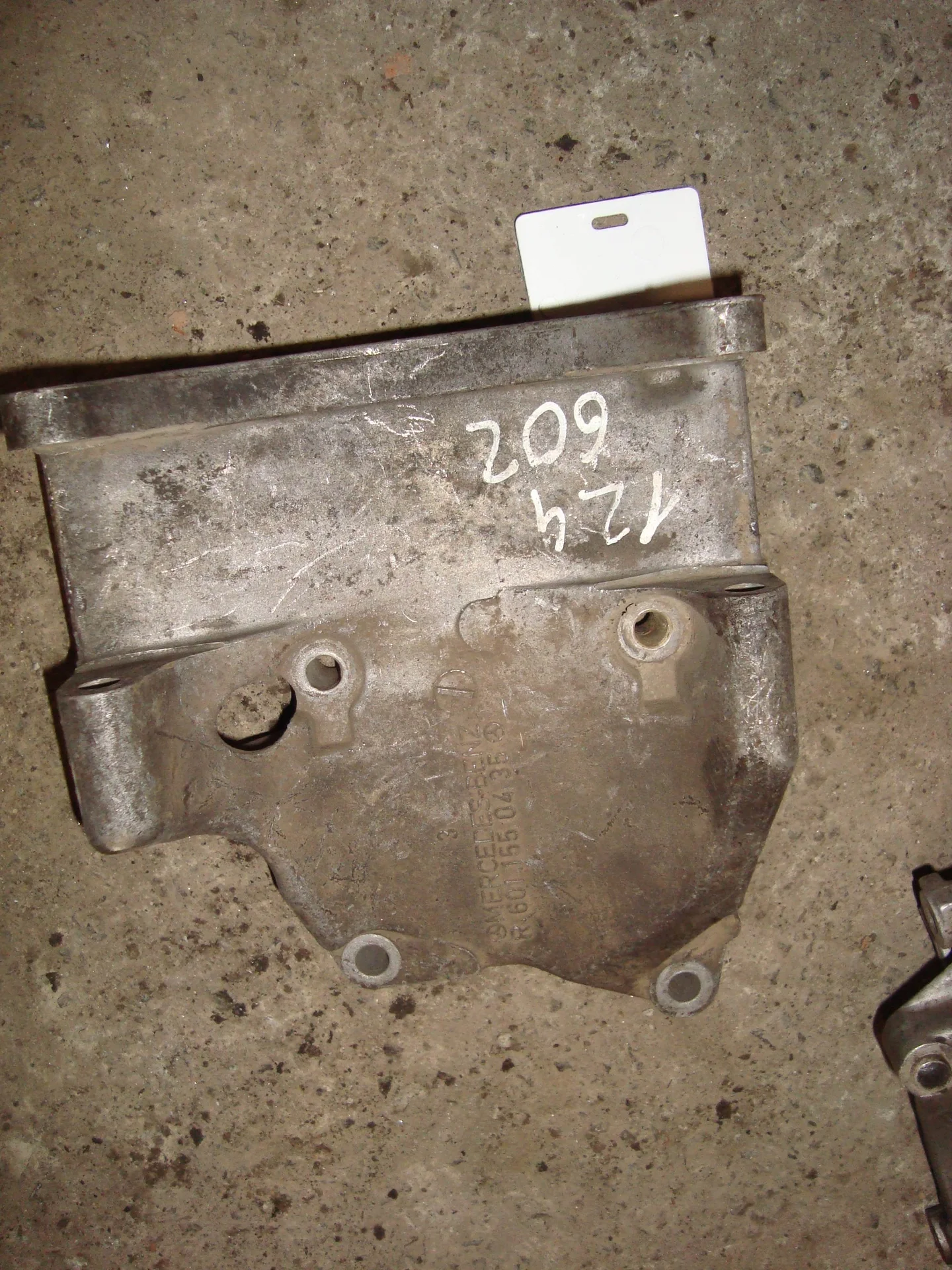 Кронштейн двигателя Mercedes-Benz W124 602 A6011550435 - миниатюра 2
