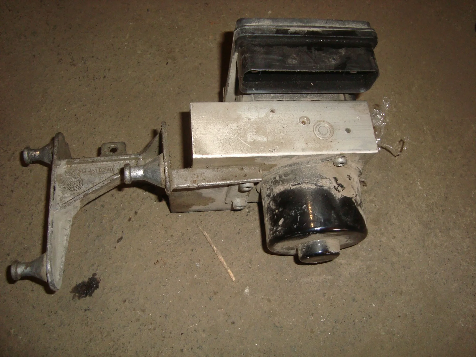 Блок ABS (насос) Mercedes-Benz W203 111 A2095450232 - миниатюра 2