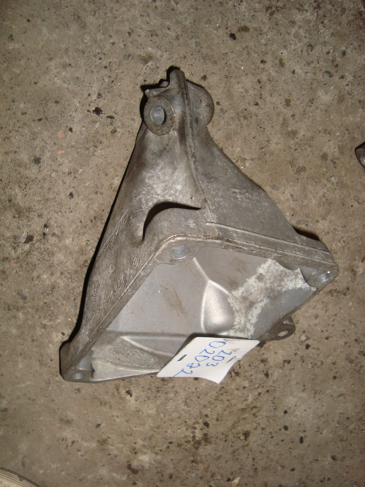 Кронштейн двигателя правый Mercedes-Benz W203 272 A2722230804 - миниатюра 2