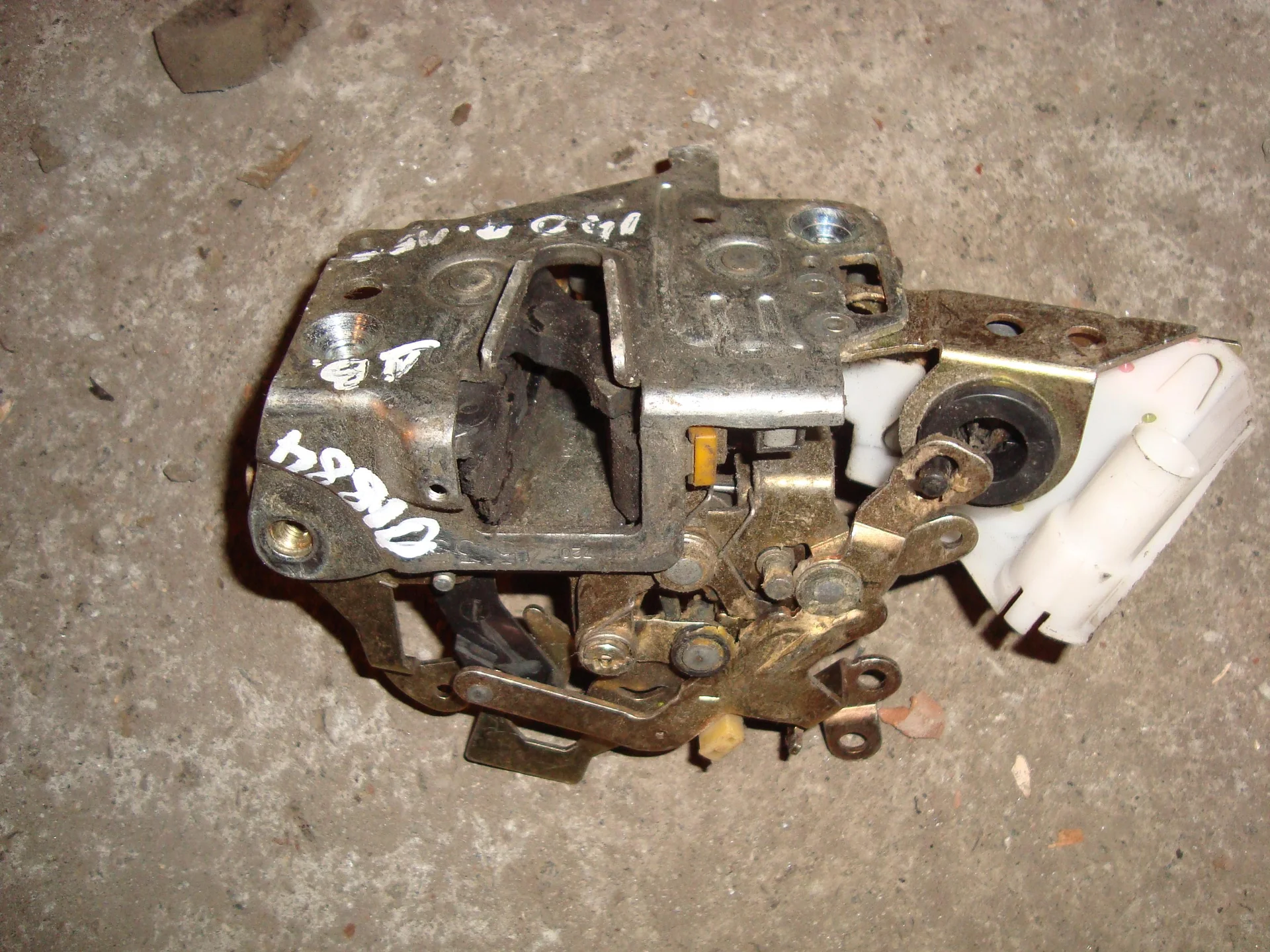 Замок двери передней левой Mercedes-Benz W140 A1407204535 - изображение 1