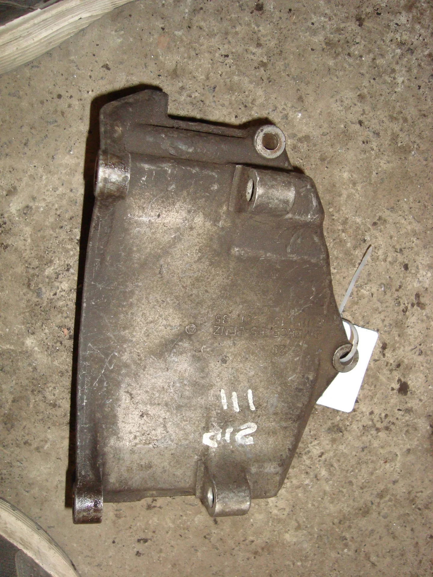 Кронштейн двигателя Mercedes-Benz W210 111 A1111550135 - изображение 1