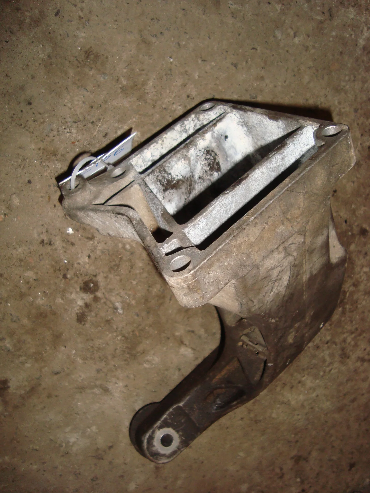 Кронштейн двигателя Mercedes-Benz W203 272 A2722232704 - миниатюра 2
