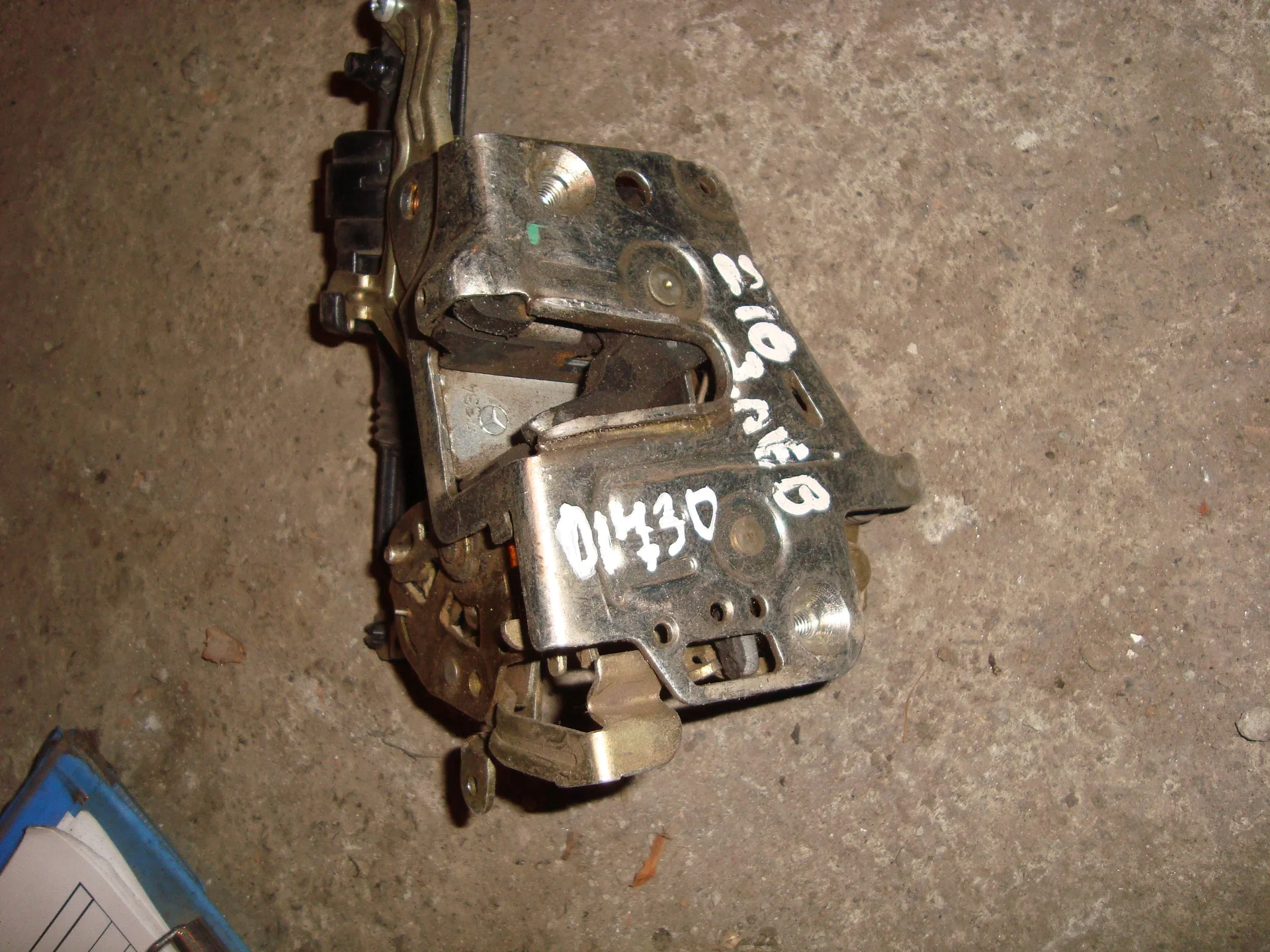 Замок двери задней левой Mercedes-Benz W210 A2027300535 - изображение 1
