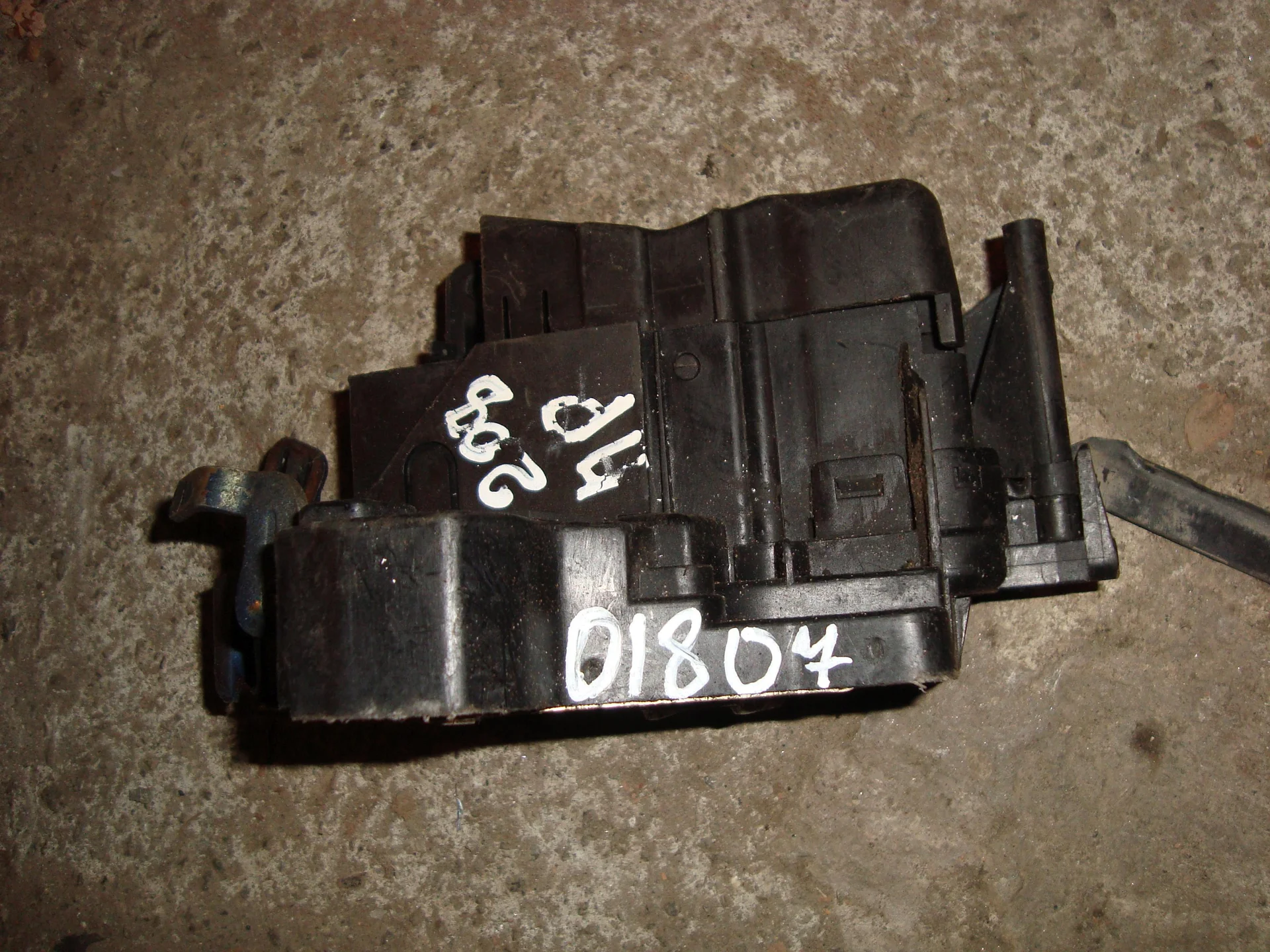 Замок двери передней правой Mercedes-Benz C208 A2087200435 - изображение 1